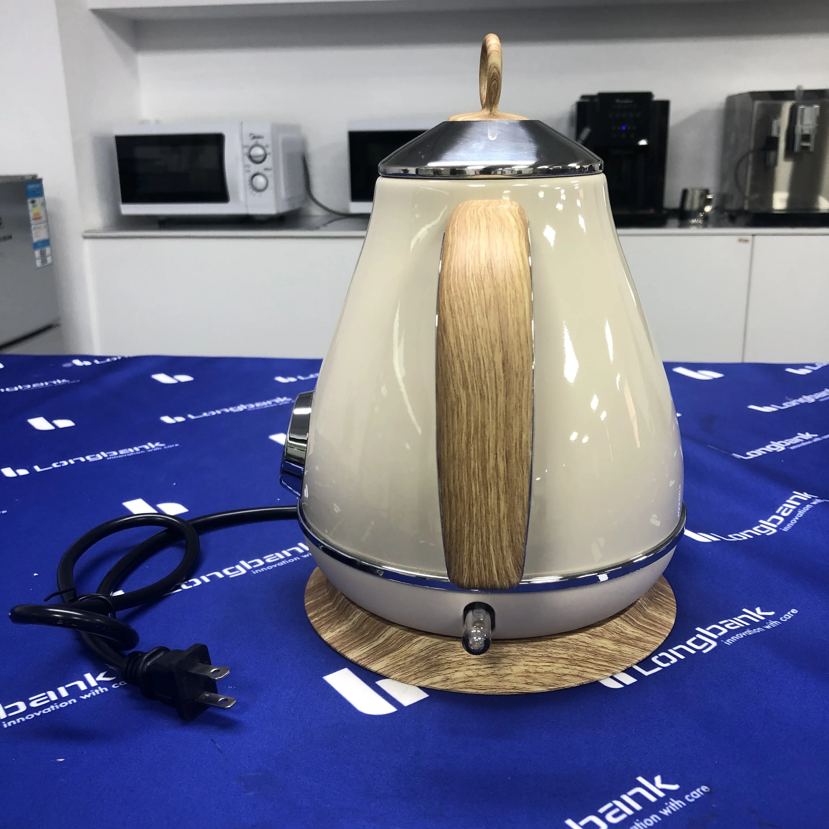 2023 factory new design fashionable wooden grain effect 1.7L electric hot water kettle with automatic switch off