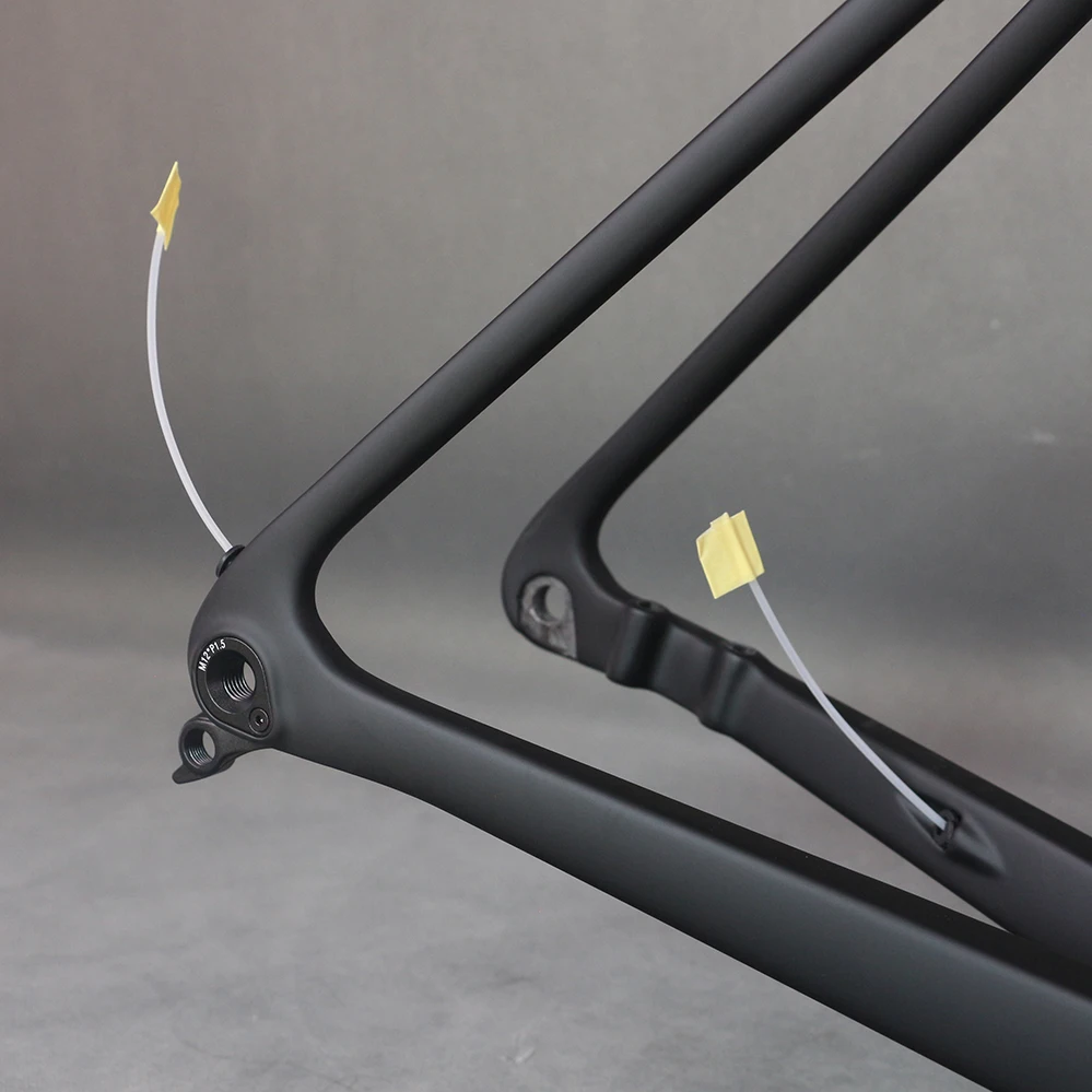 Carbon frame Super Light Carbon Fiber T1100 Disc brake Road Bike Frame Full Hidden Cables 700*32C bicycle black matte FM025