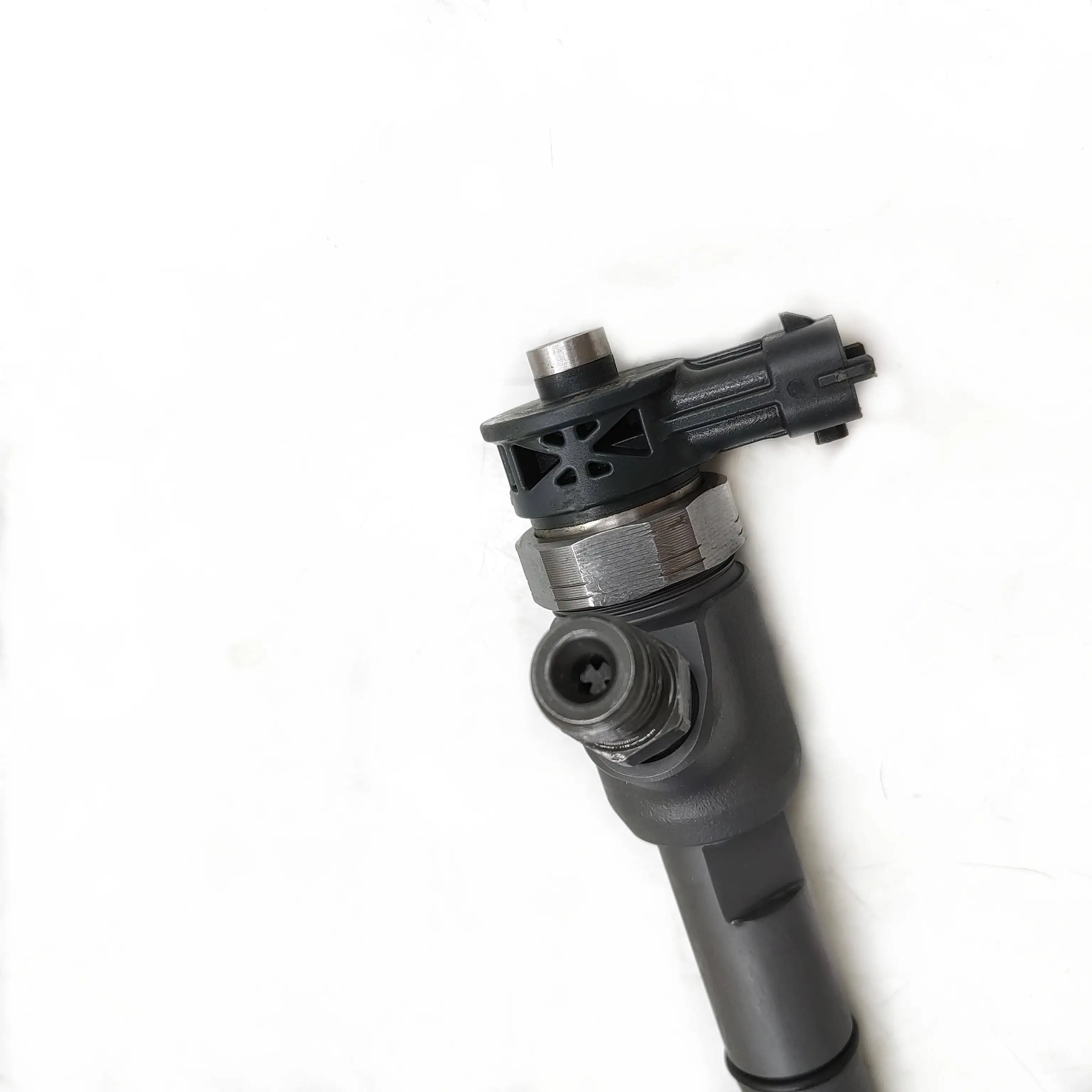 Common Rail Fuel Injector 0445110768 for Weichai Yuchai Bus for bosch