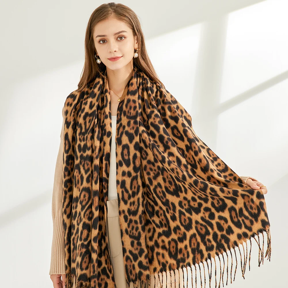 Wholesale Hot Sale Leopard Printed Cashmere Scarf for Women 70x200cm Winter Soft Outdoor Warm Pashmina Shawl