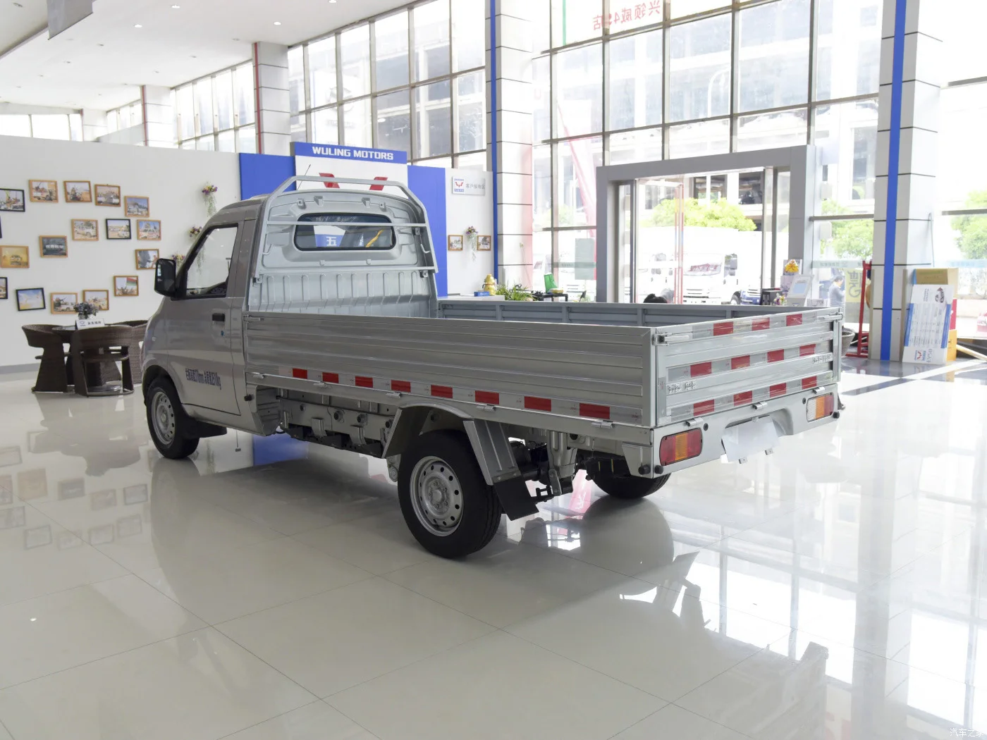 Chinese Used Cars Wuling Glory Small Truck EV New Energy Electric Vehicle Caliber Truck High Performance for Business