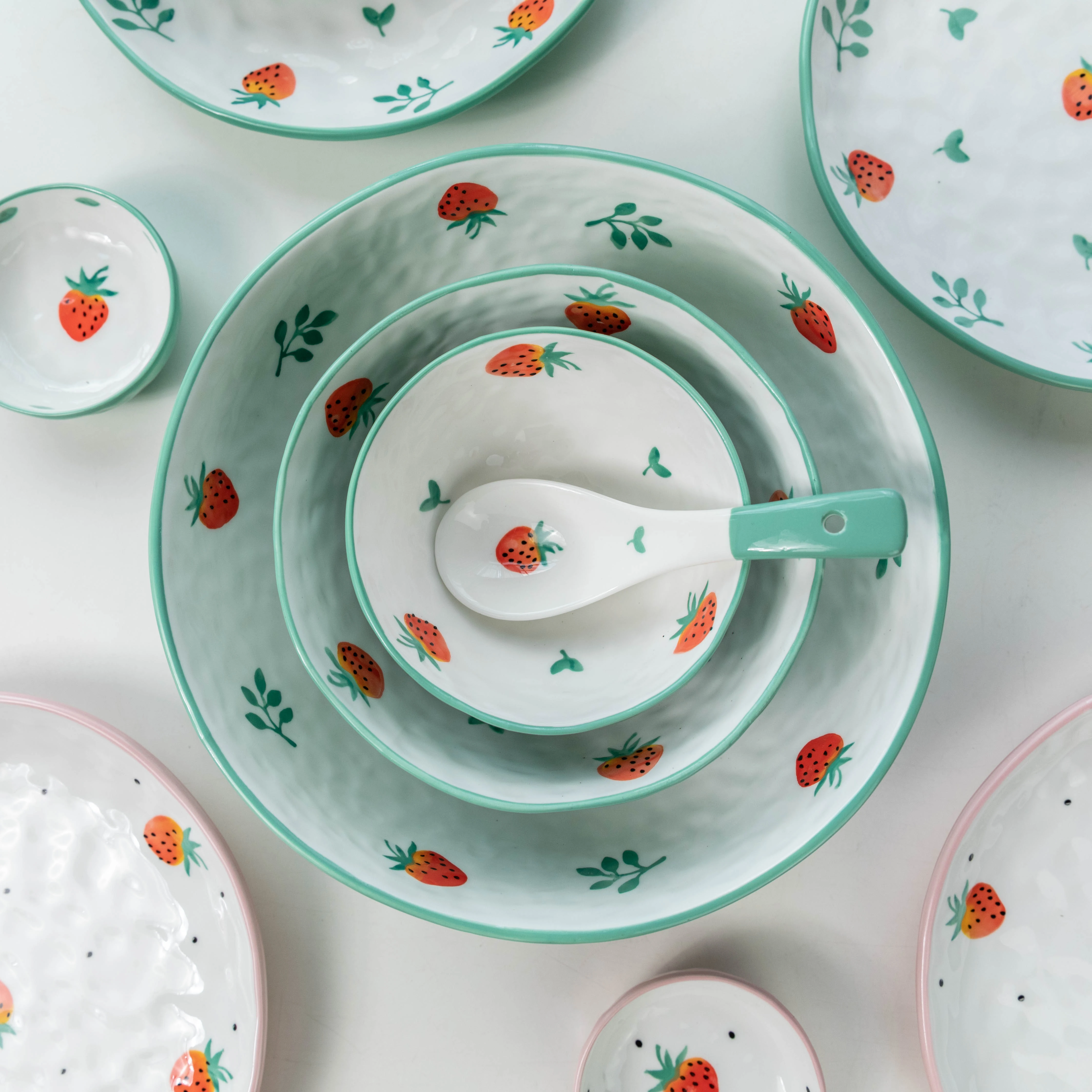 Hand painted strawberry printing dinnerware dishes plates ceramic dinner set