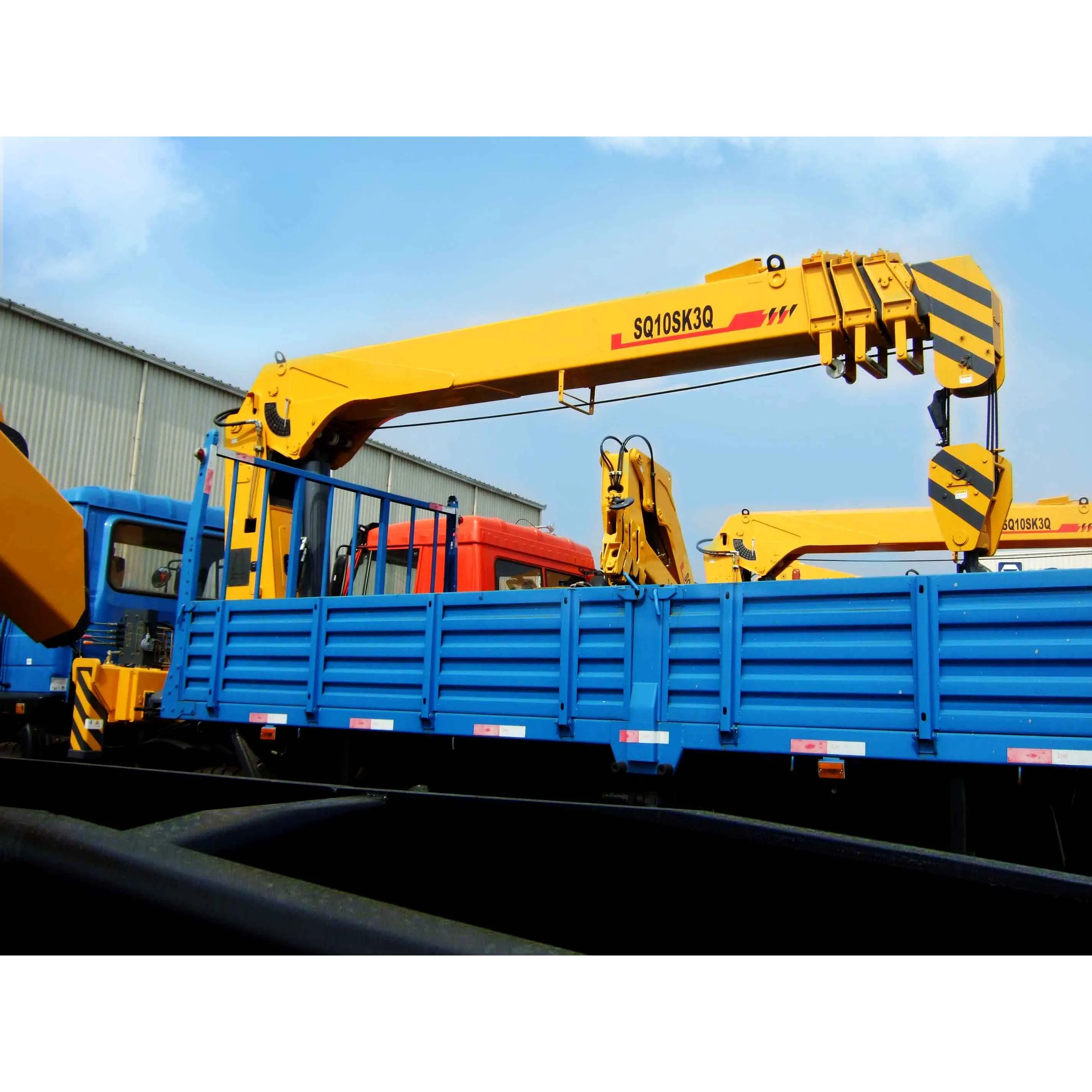 Dual Pump Converging Truck Mounted Crane SQ10SK3Q Small Wheel Crane 10 Tons Cranes for Sales