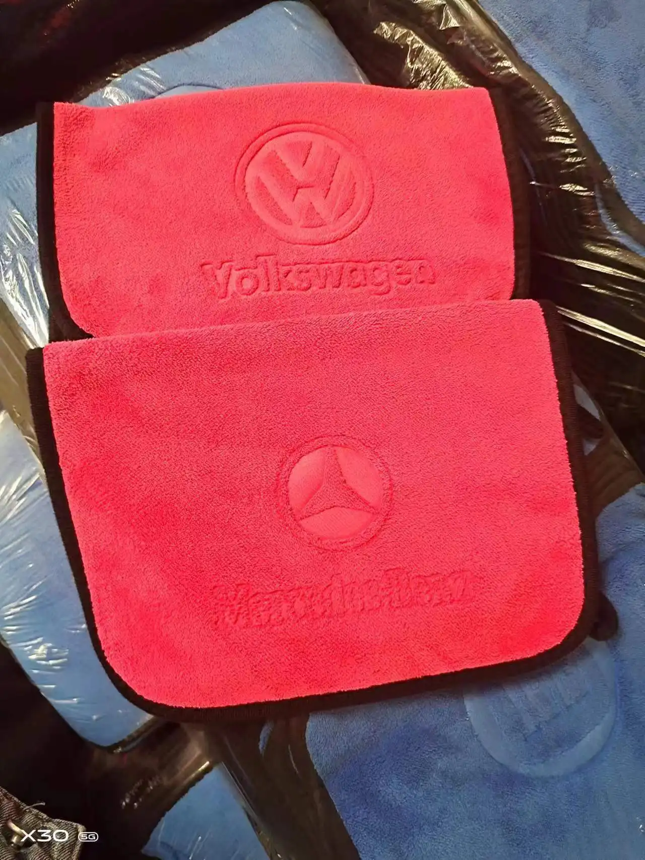 Custom 500gsm 600gsm 800gsm Microfiber Cleaning Cloth Car Absorbent Drying quick dry towels With Embossed Logo