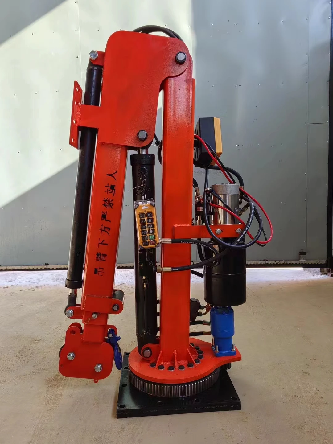 12V 24V Rotating 2T 4400Lbs Remote Control Vehicle Vans Pick-ups Truck Bed Hydraulic Truck-Mounted Crane