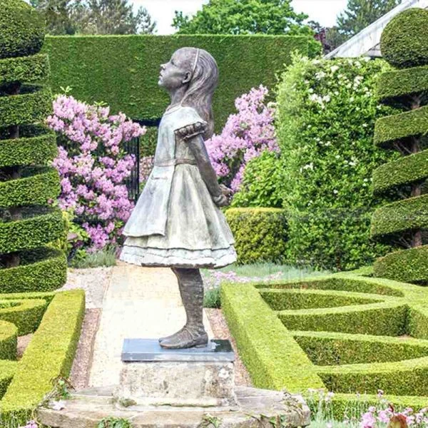 Custom Bronze Garden Sculpture Life Size Girl Sculpture