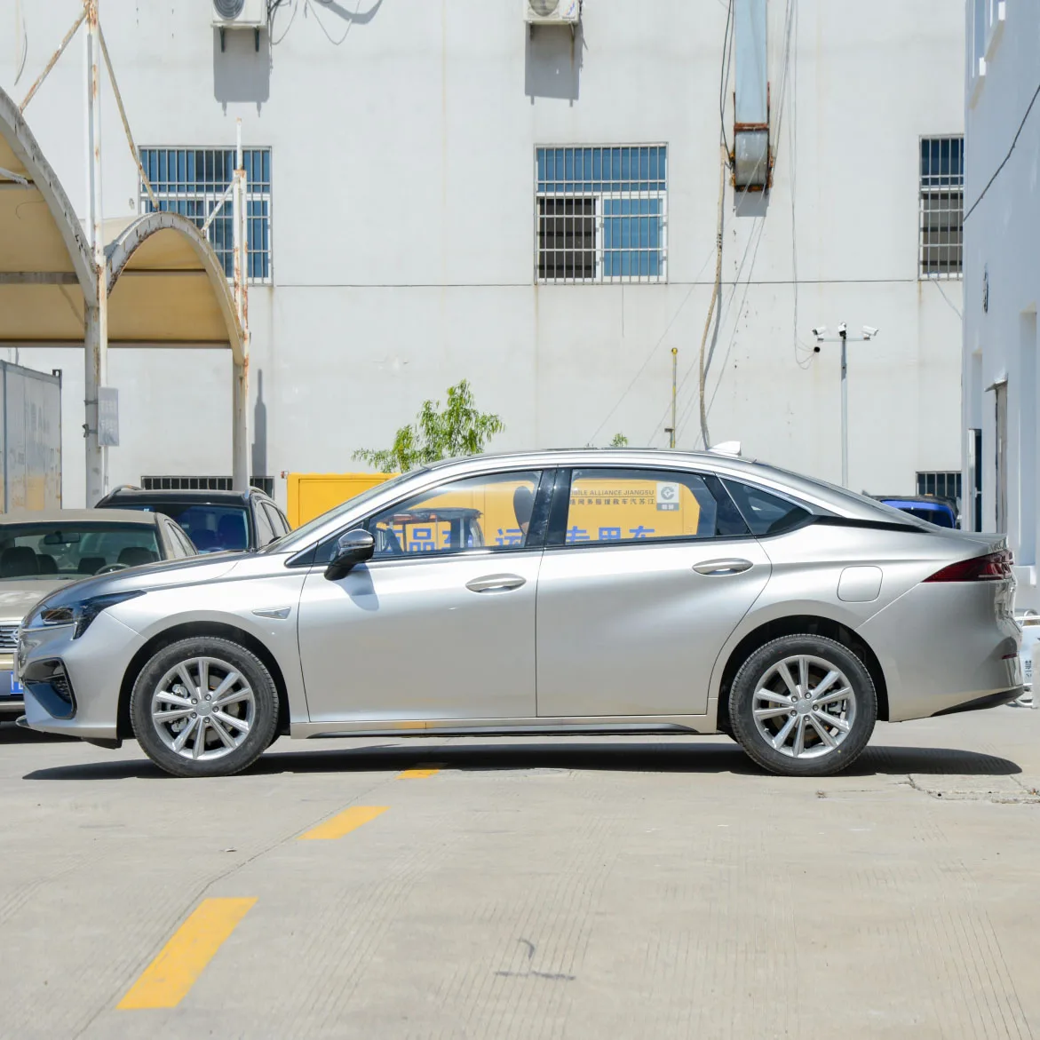 Aion S mei 580gac black used plus auto parts  580 charge body mat  headlight right hand drive electric car