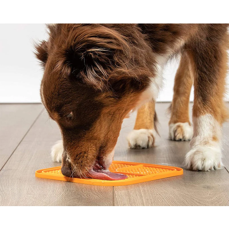 Wholesale Durable Dog Slow Feeder Silicone Dog Lick Pad Bowls Pet Suction Cup Licking Mat