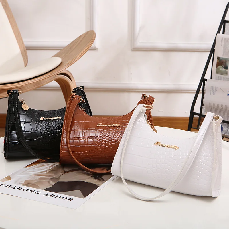The 2022 new bag is a horizontal-style handbag, a new womens bag, which is a womens handbag that can be hung under the armpit