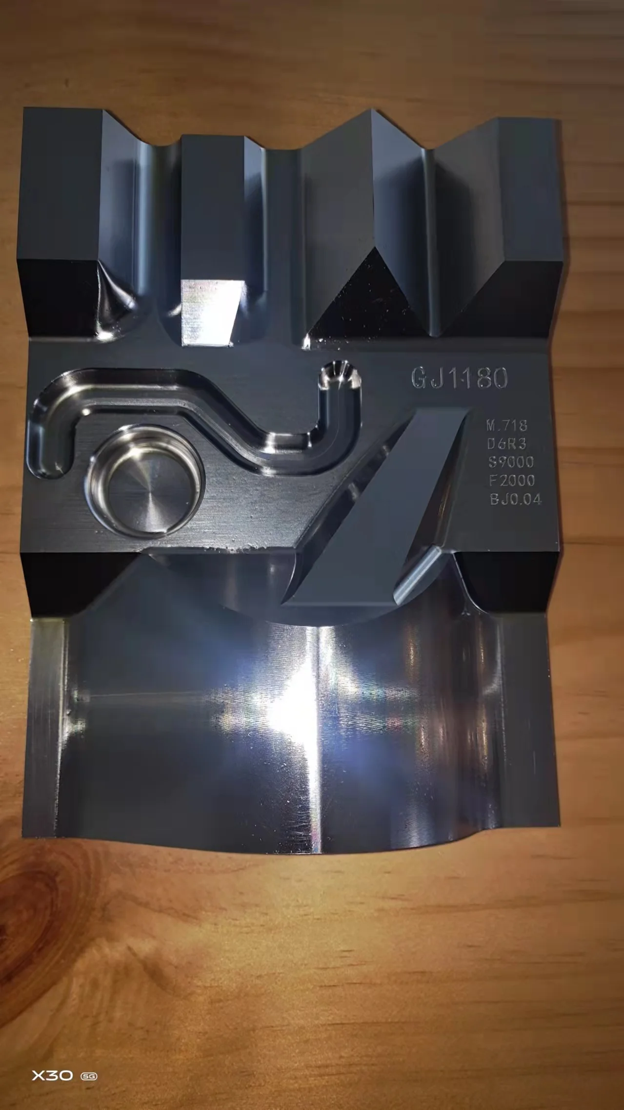 Ry-v850-atc high precision metal steel copper aluminum mold precision CNC machining center metal engraving machine