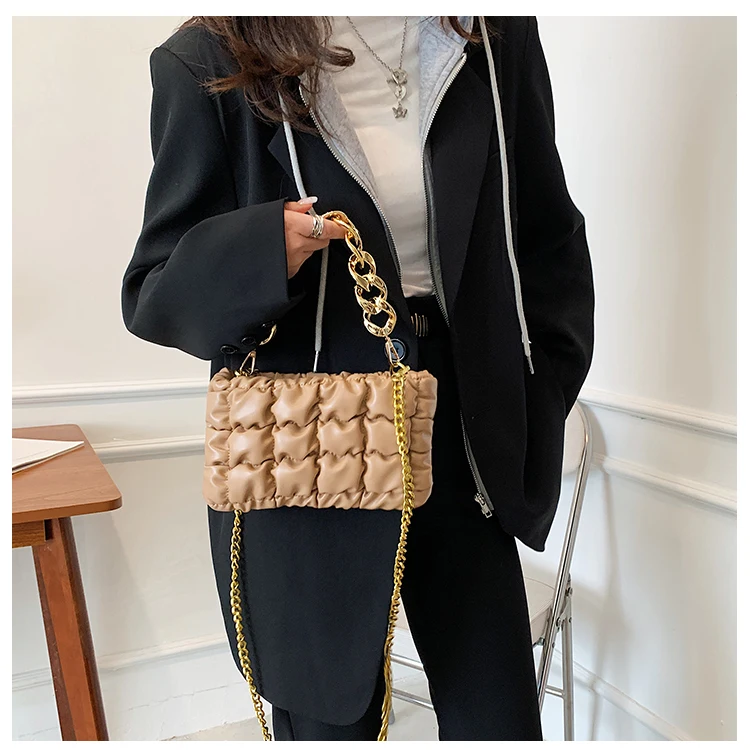 Fashion Europe and America hot sale golden big chain shoulder bag solid color fold chain lady messenger bag