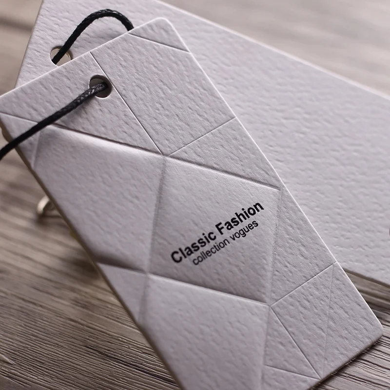 Custom Logo Printed Recycled Luxury Hangtag Embossed Thick Kraft Cardboard Paper Garment Clothing Hang Tag With String