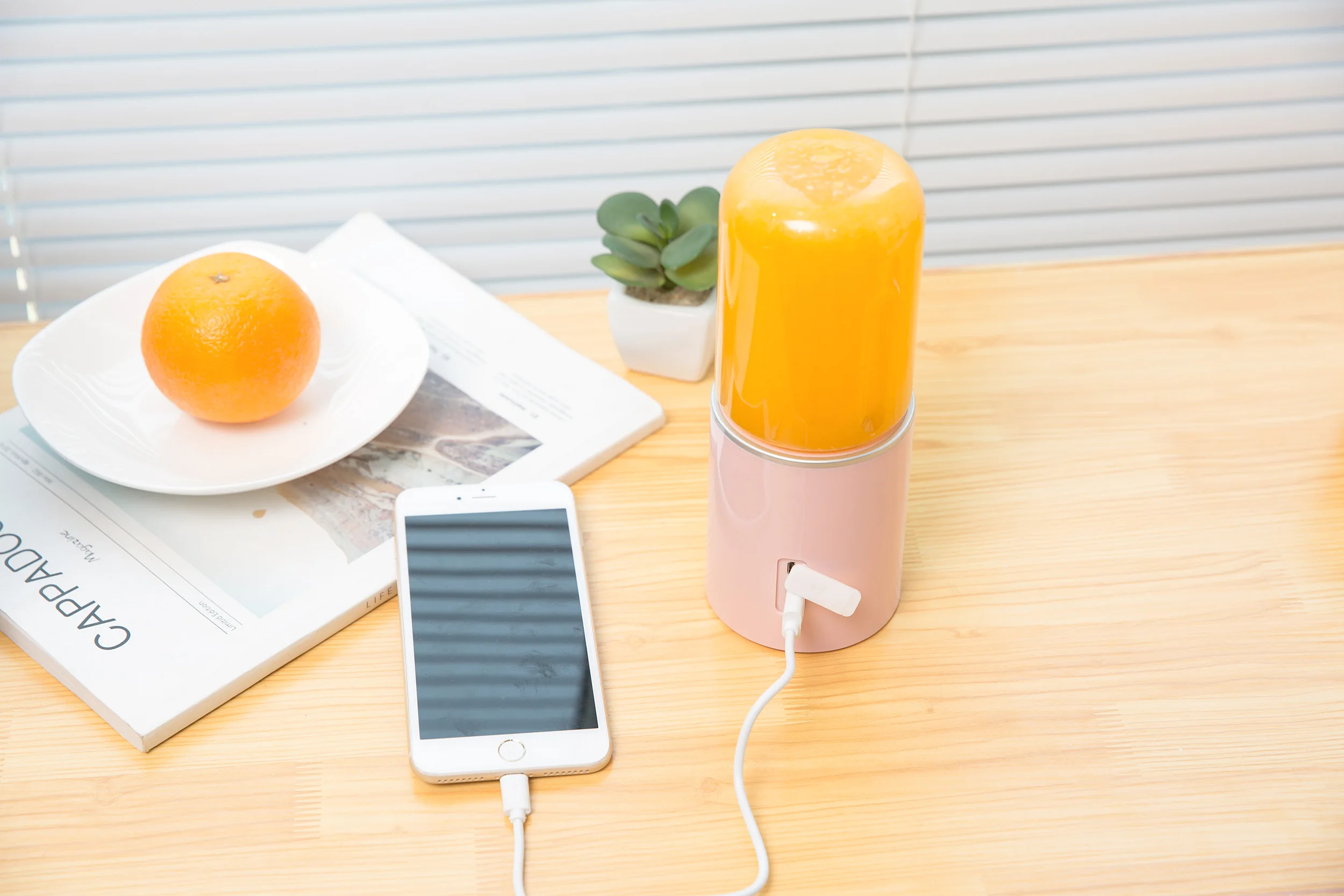 
Portable Mini Juicer Juice Machine USB Rechargeable Blender Mixer double click start Household Small Juice Extract fashionable 