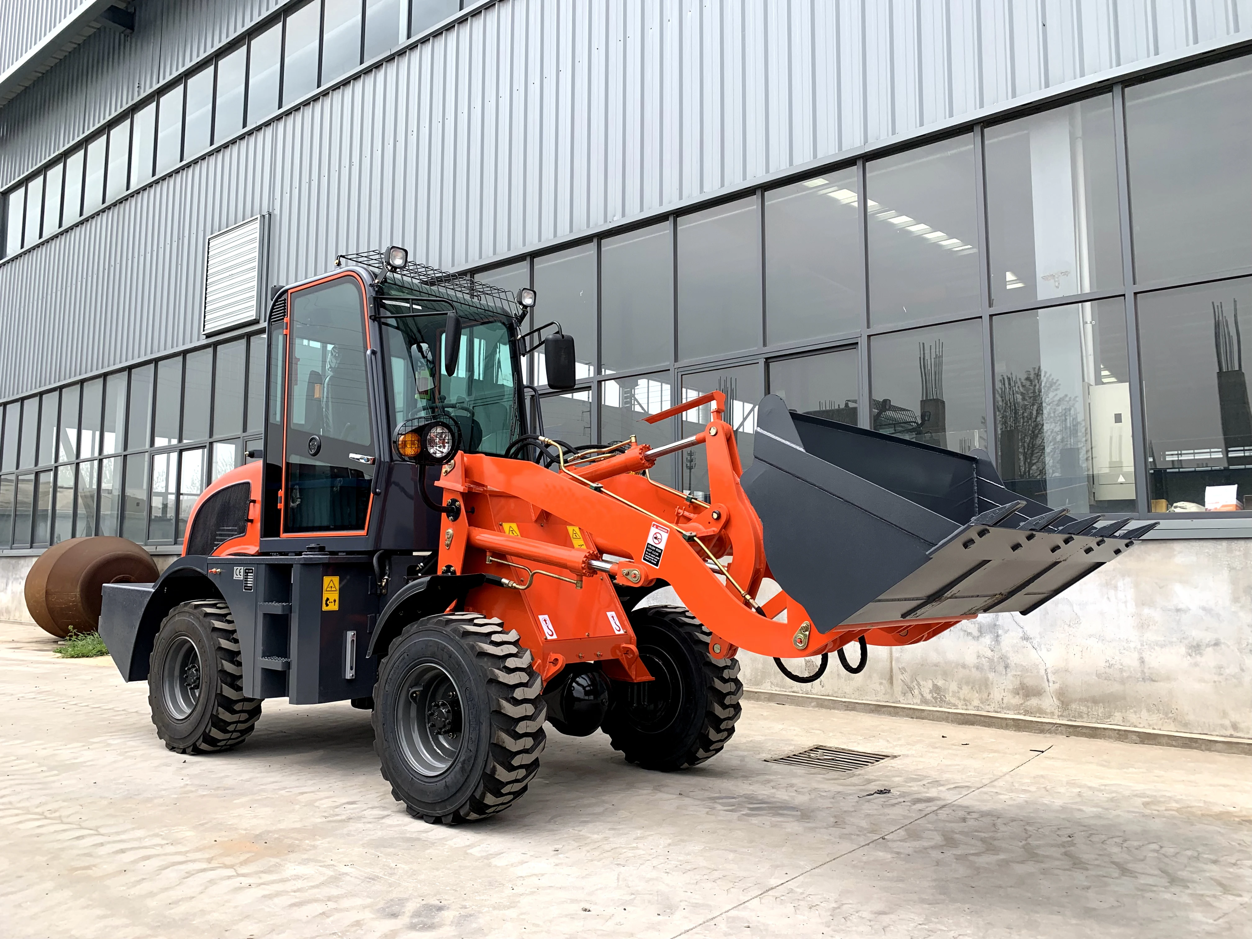 MLE815 Versatile Loader with Huge Discount Bucket Capacity 0.8 cubic meter Free Shipping !