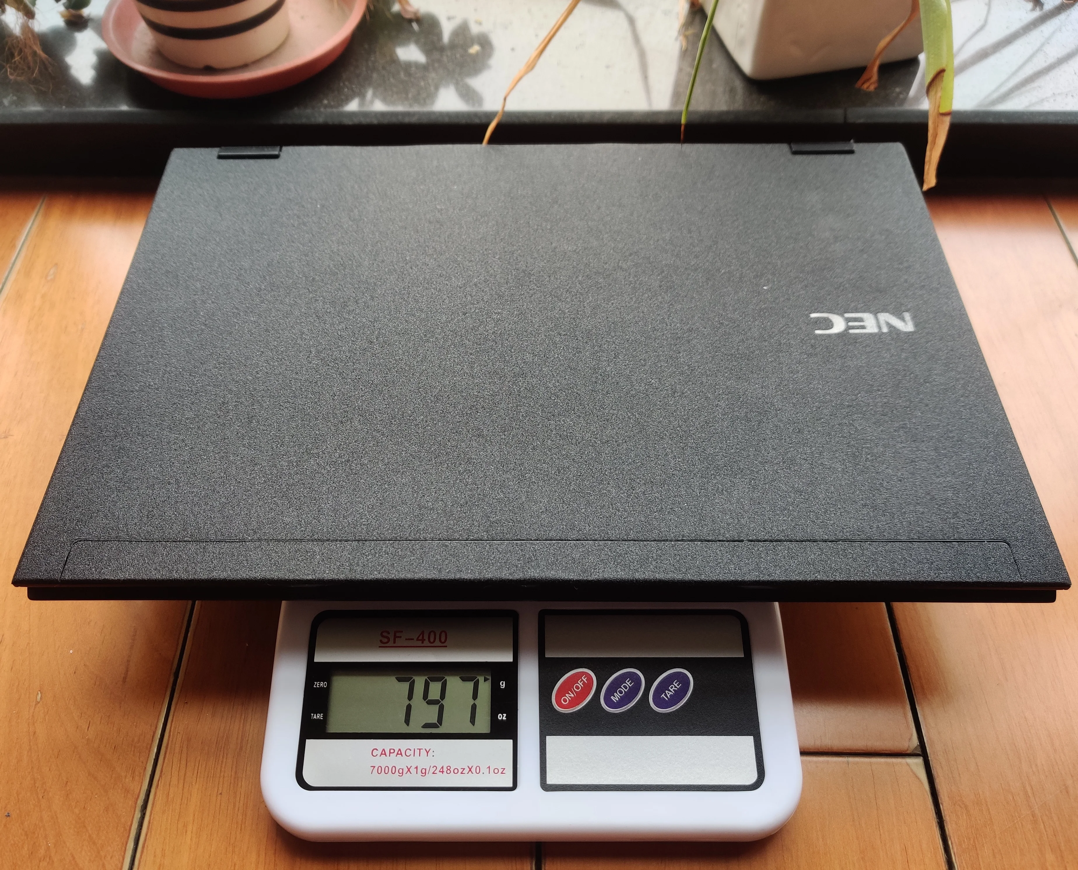 
Very light weight laptop, VersaPro 2K screen, 800 Grams only!! 