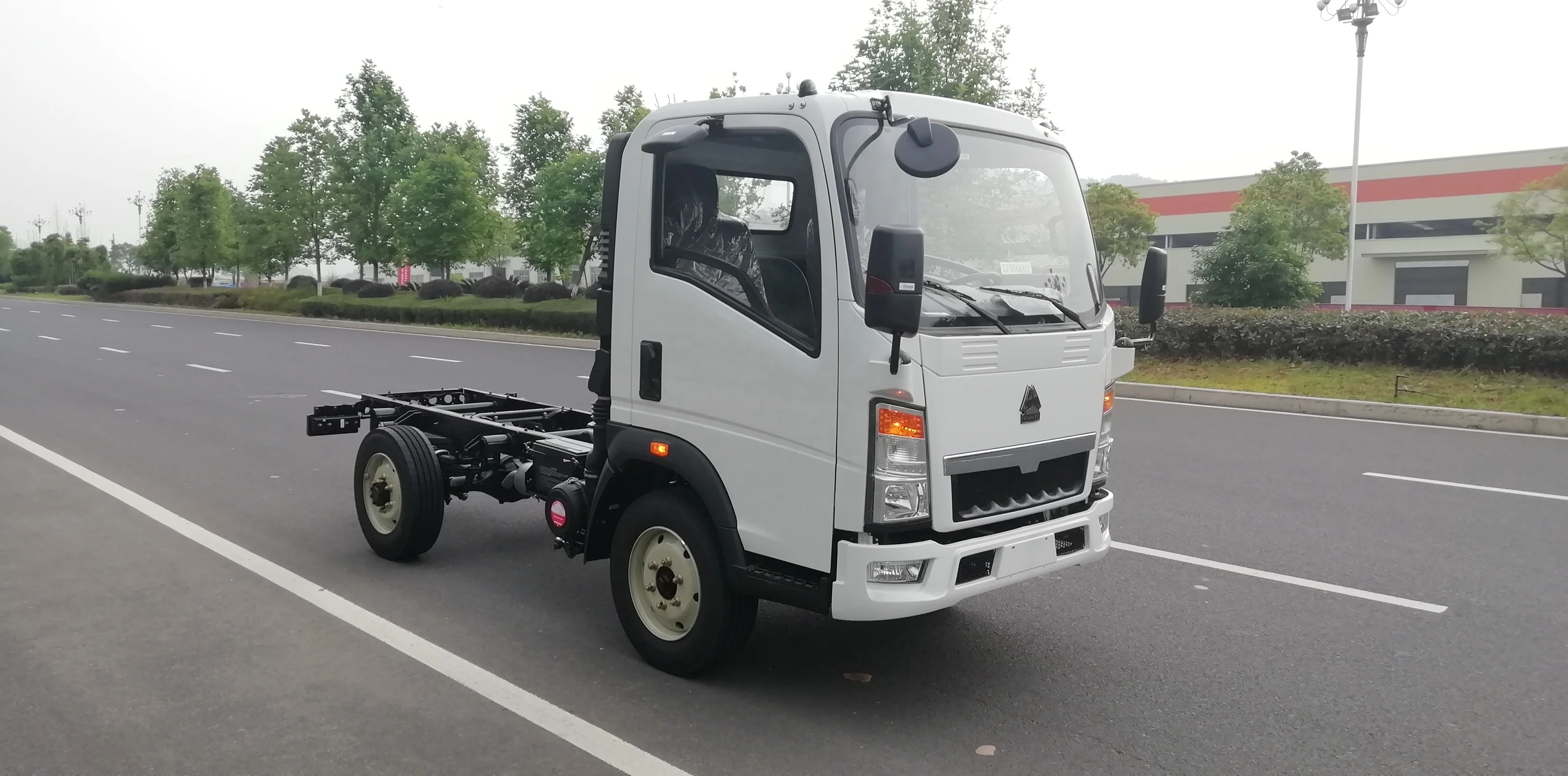 Китайский производитель грузовых автомобилей новый дизайн 4 Wheeler прицепов двери Китай тяжелый автомобиль HOWO грузовиков с гарантией