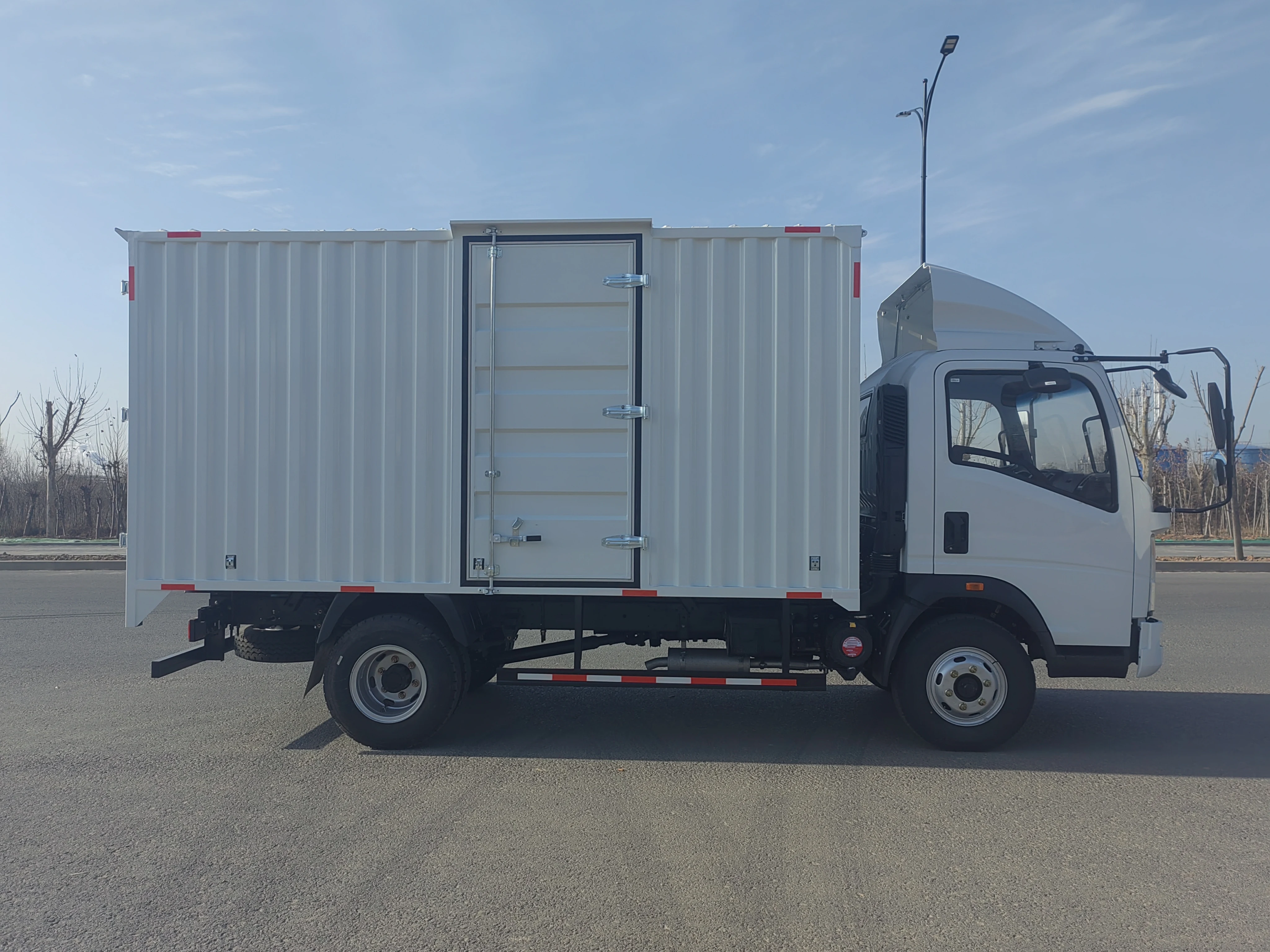 Дешевые 6 тонн грузовой грузовик Sinotruck Howo Грузовой Van 4x2