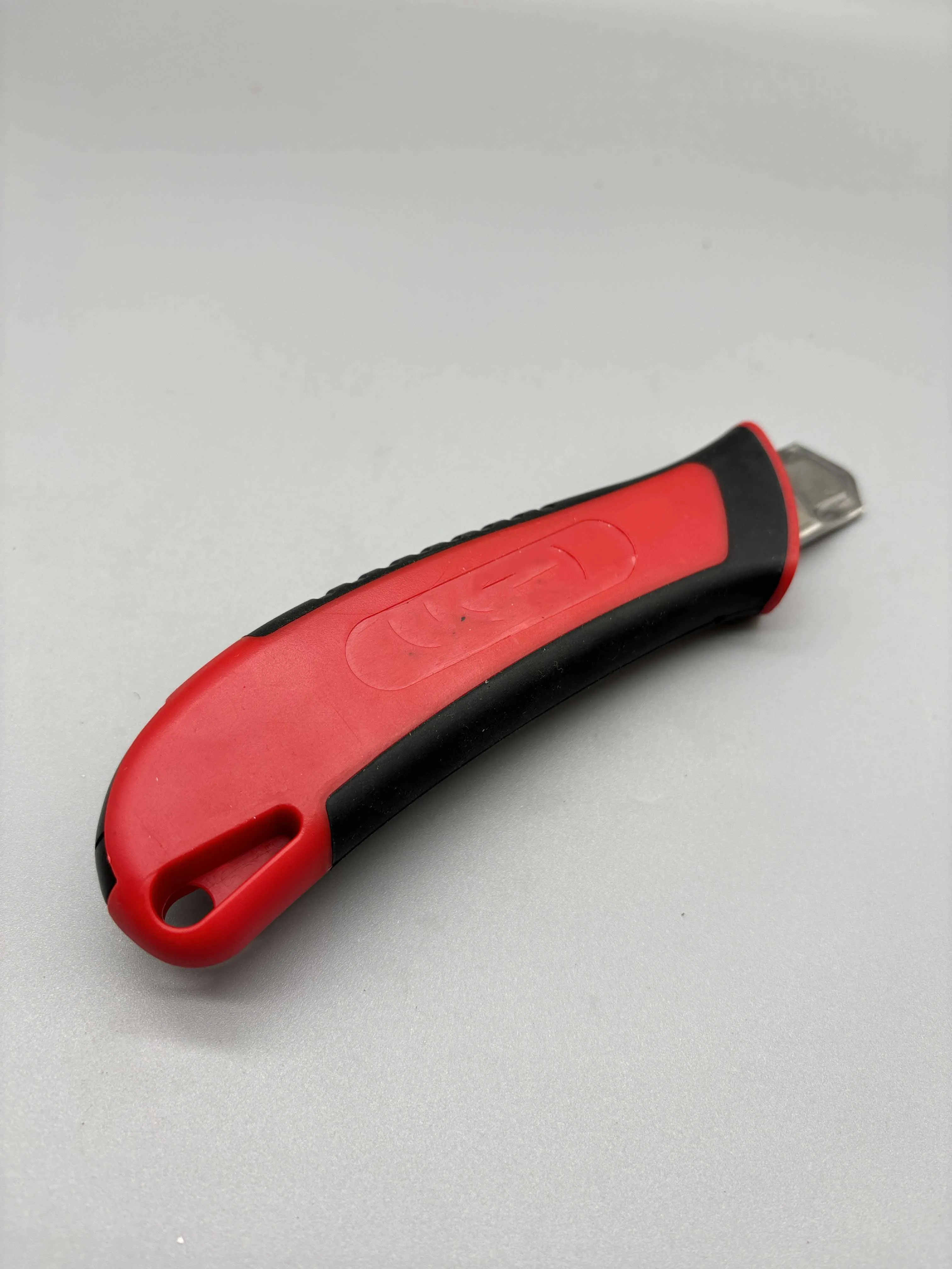 Custom Logo Color Rubber Red Utility Knife Box Cutter ABS Handle Steel Retractable Art Knife