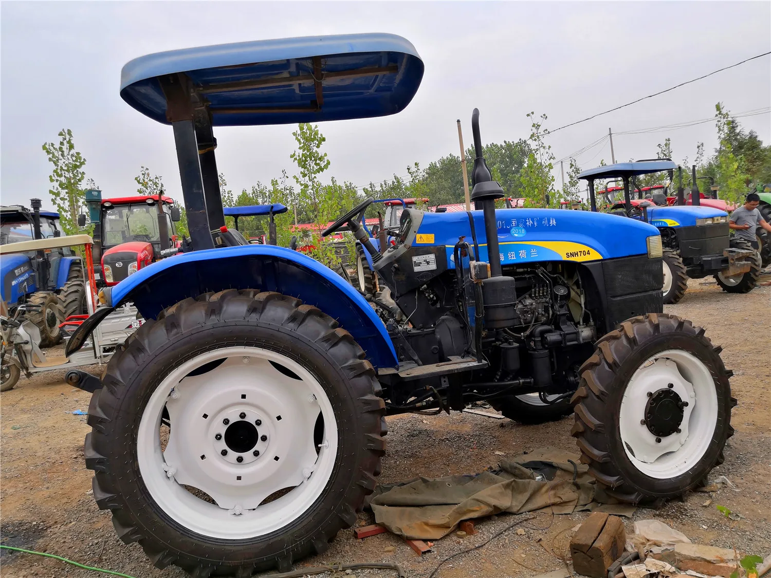 Farm Agricultural Machinery New and Holland SNH704 SNH754 70hp 75hp 4 Wheeled Drive Used Tractor with ROPS and Canopy