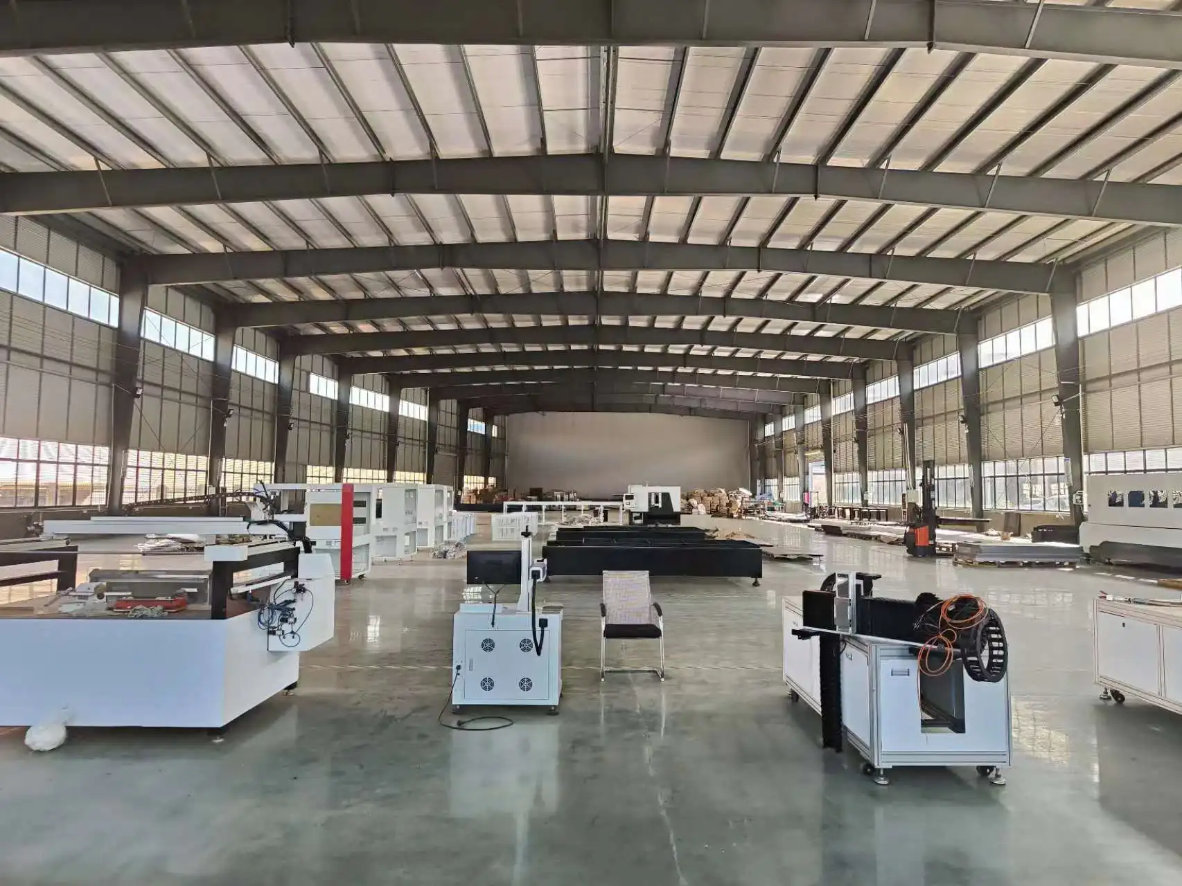 Soruda 1.5kw-6kw cnc plasma Cutter Metal Fiber Laser Cutting Machine