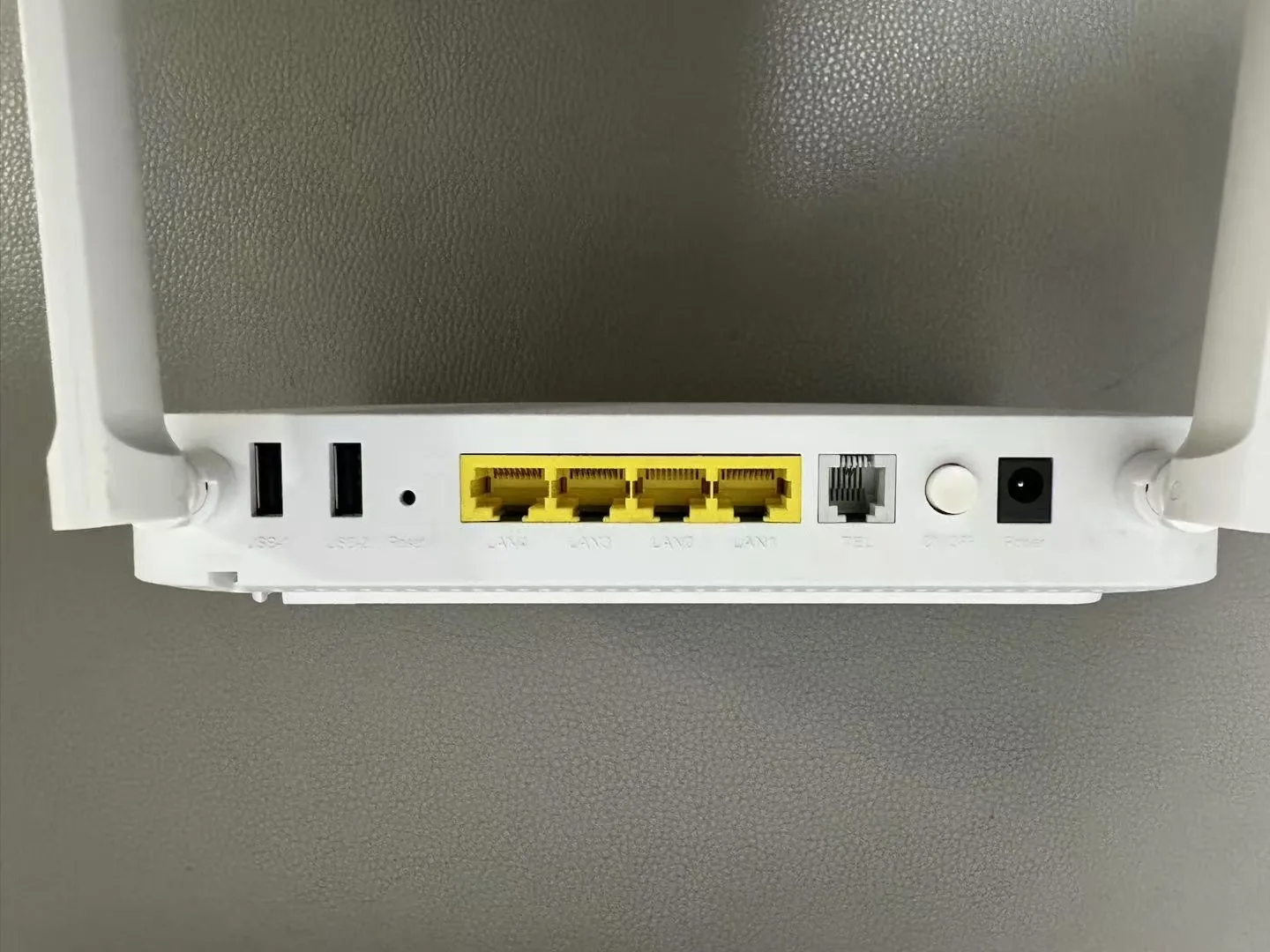 EG8145V5 RTS  hot selling Xpon  BEST PRICE  2 antennas XPON 1GE+3FE 1POTS+2USB+WiFi 2.4G/5G 5dBi FTTH CM8145V5 EG8145V5