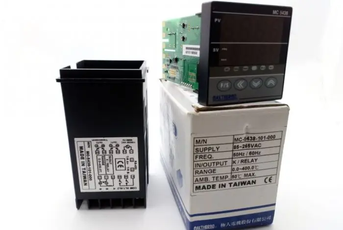 Original genuine 380V10A MAXTHERMO Electronic temperature controller MC-5438-101-000 MAXTHERMO thermostat