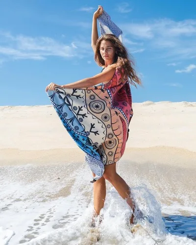 Customized Rectangle Extra Large Light Weight Sand Free Quick Dry Microfiber Beach Towels