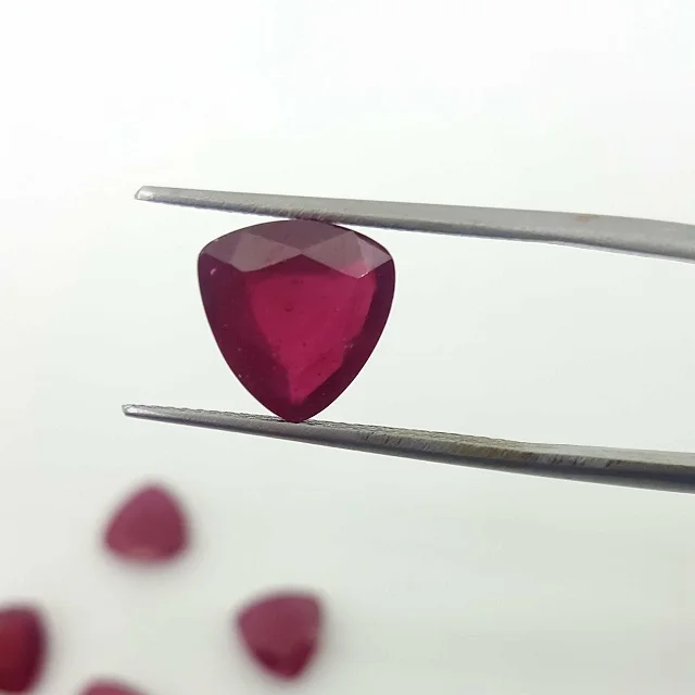Ruby red top most quality trillion shape 10mm ruby trillion ruby fancy cut gemstones for jewelry