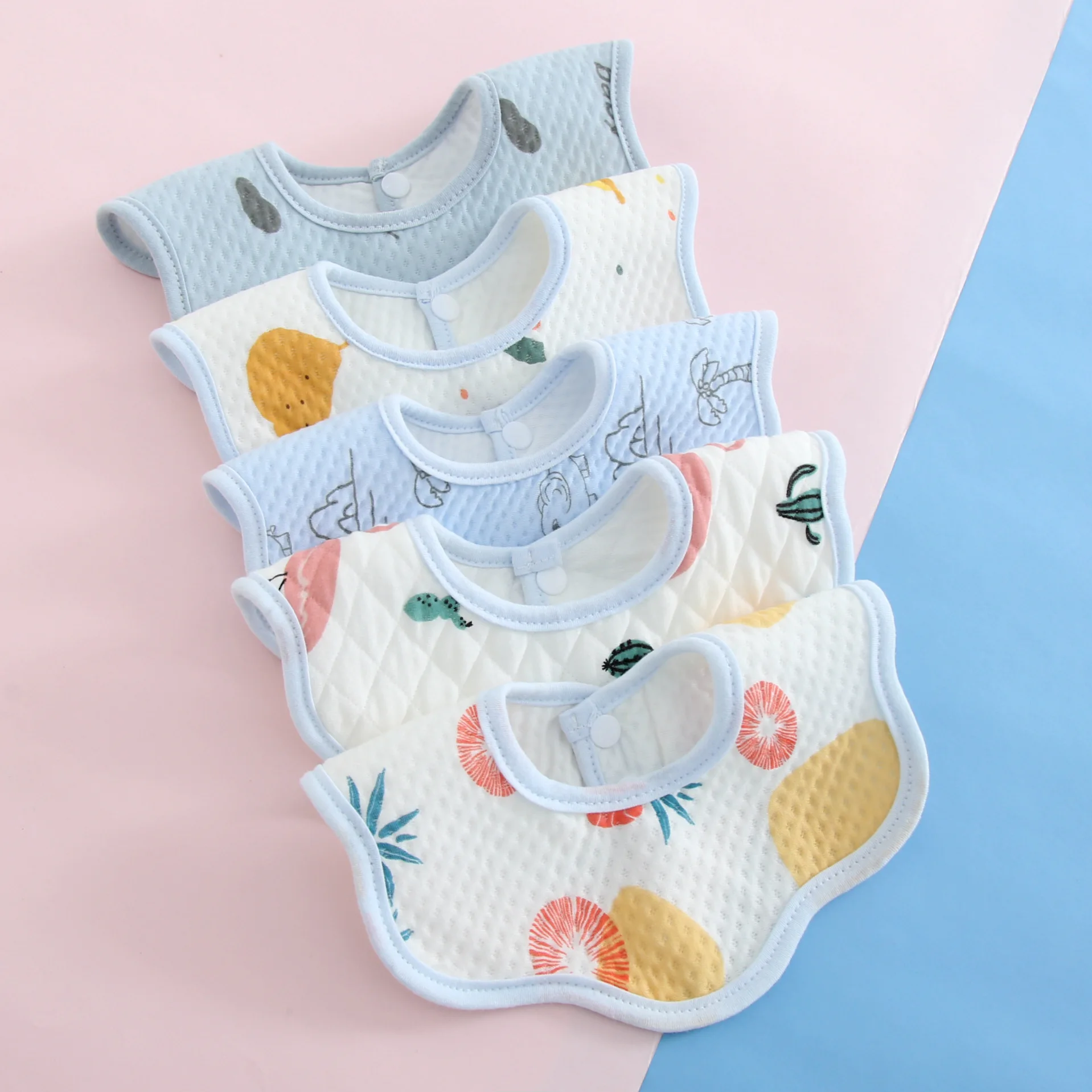 Hot Sale Comfortable Soft Cartoon Printing Newborn Bibs Organic Cotton Baby Bibs