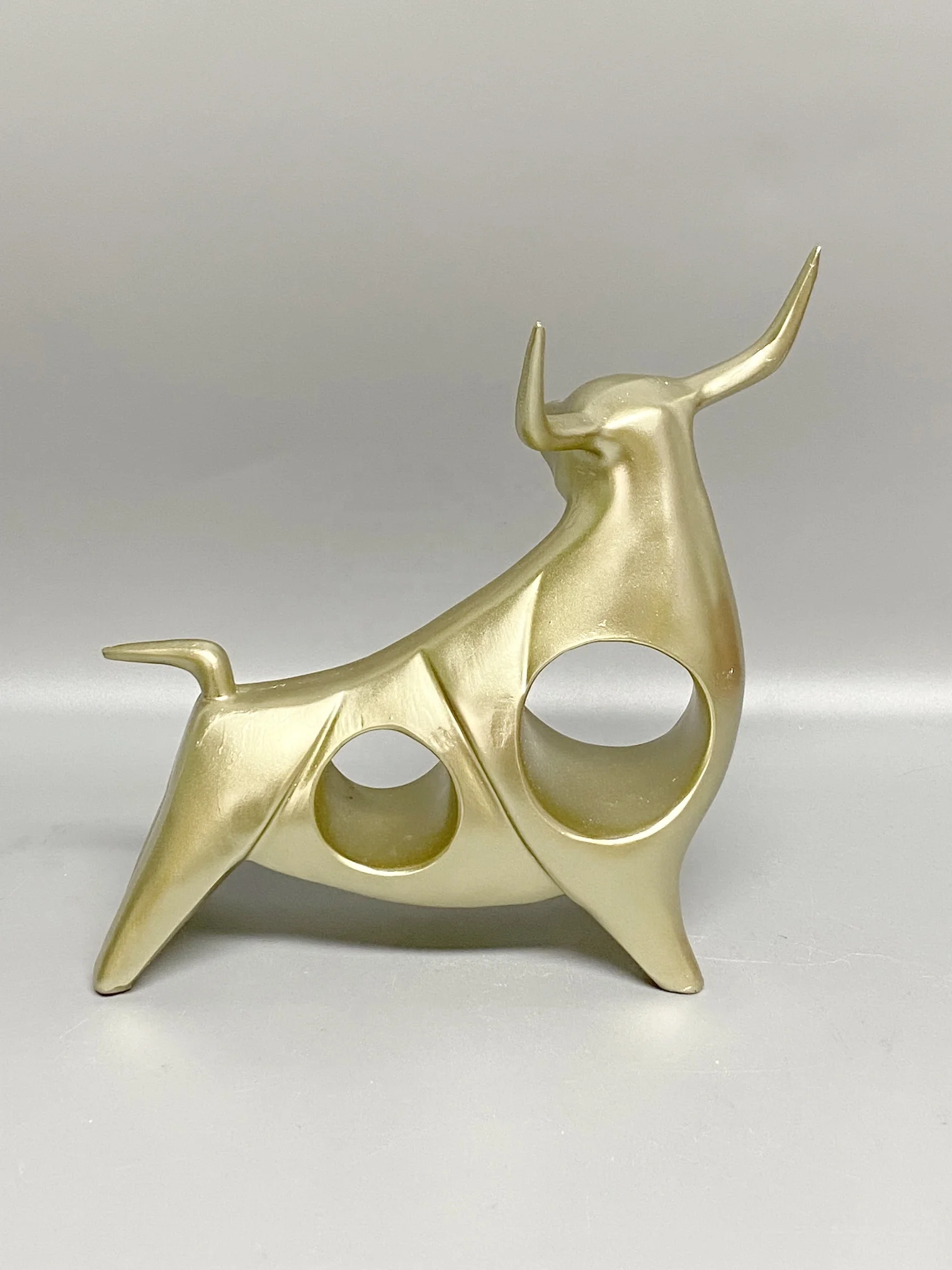Hot Sale Resin Desktop Gold Bull Figurine home decoration