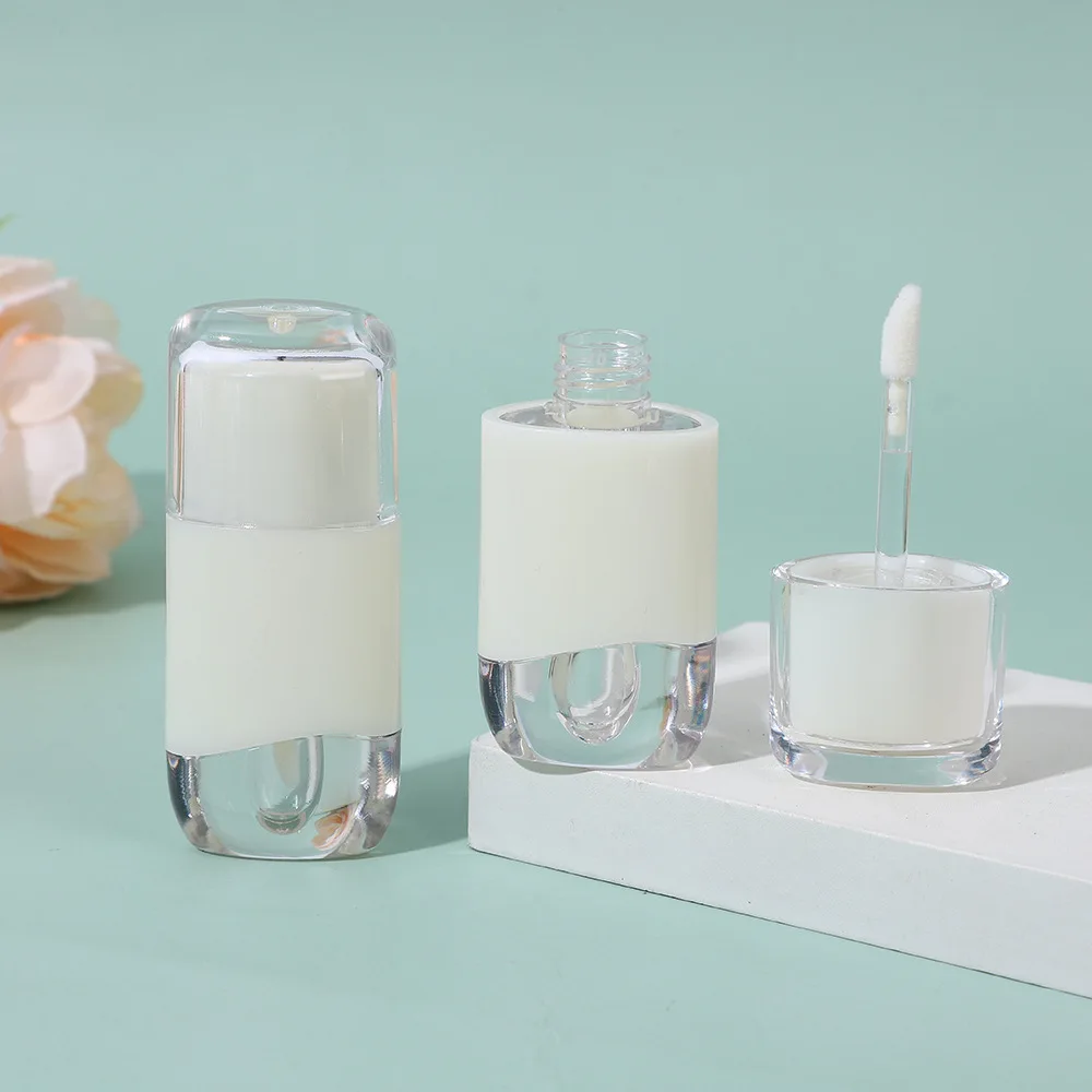 Elliptical Lip Gloss Tube Packaging Material 2.3ml Capacity Round My8854 75mm * 32mm