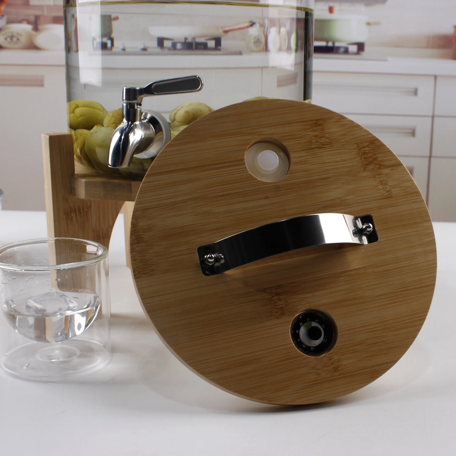 Newly-launched high-grade luxury ferment jar, wine and juice glass drink dispenser with bamboo  frame and bamboo  lid.