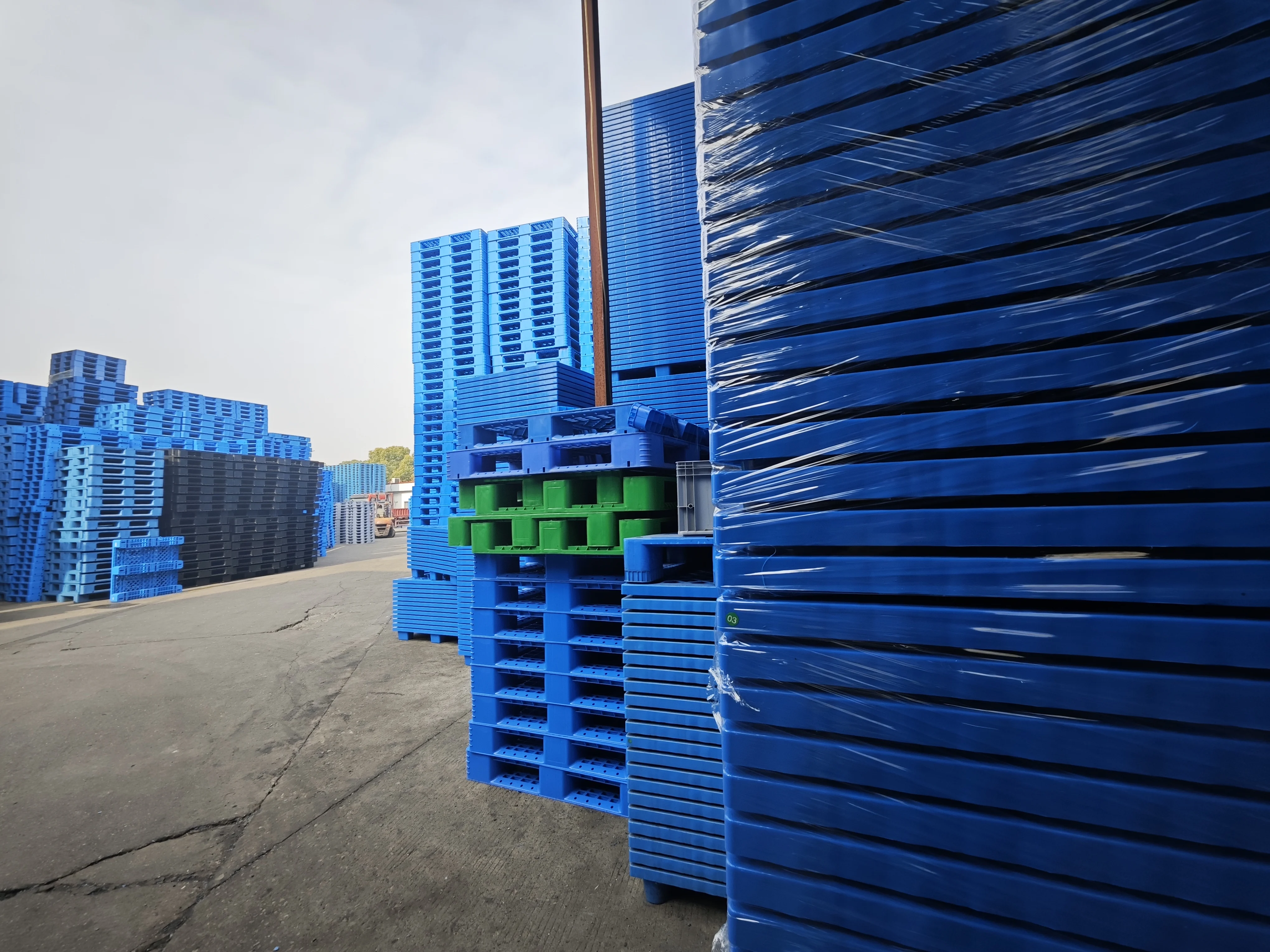 NEXARA Euro HDPE Recycle Material 1210 1200*1000*150mm Grid Surface Nine Runner Heavy Duty Pallet for Storage
