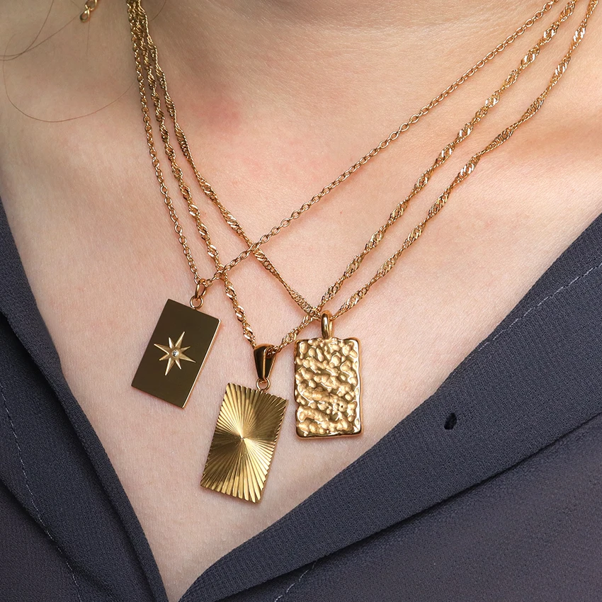 2022 Dainty Necklace Stainless Steel PVD Gold Plated Waterproof Rectangle Hammered Thick Pendant Necklace Set for Daily Wear