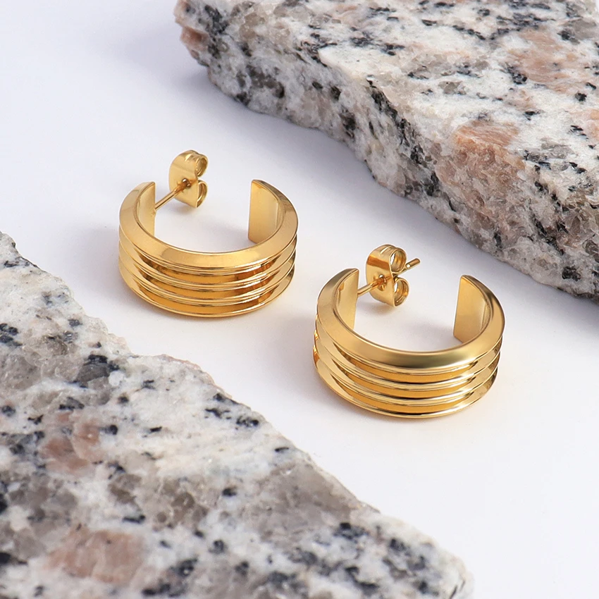 Luxury Stainless Steel 18k Gold Plated Round Hoop Earrings Minimalist Waterproof Striped C- Shape Chunky Earrings For Women