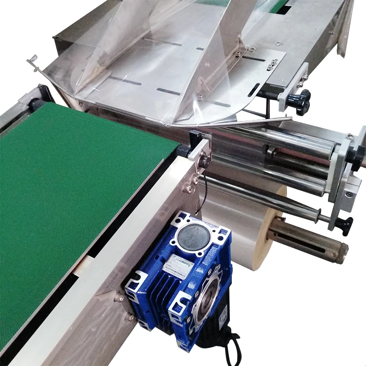 Low price horizontal spoon toy flow bag packaging machine sales