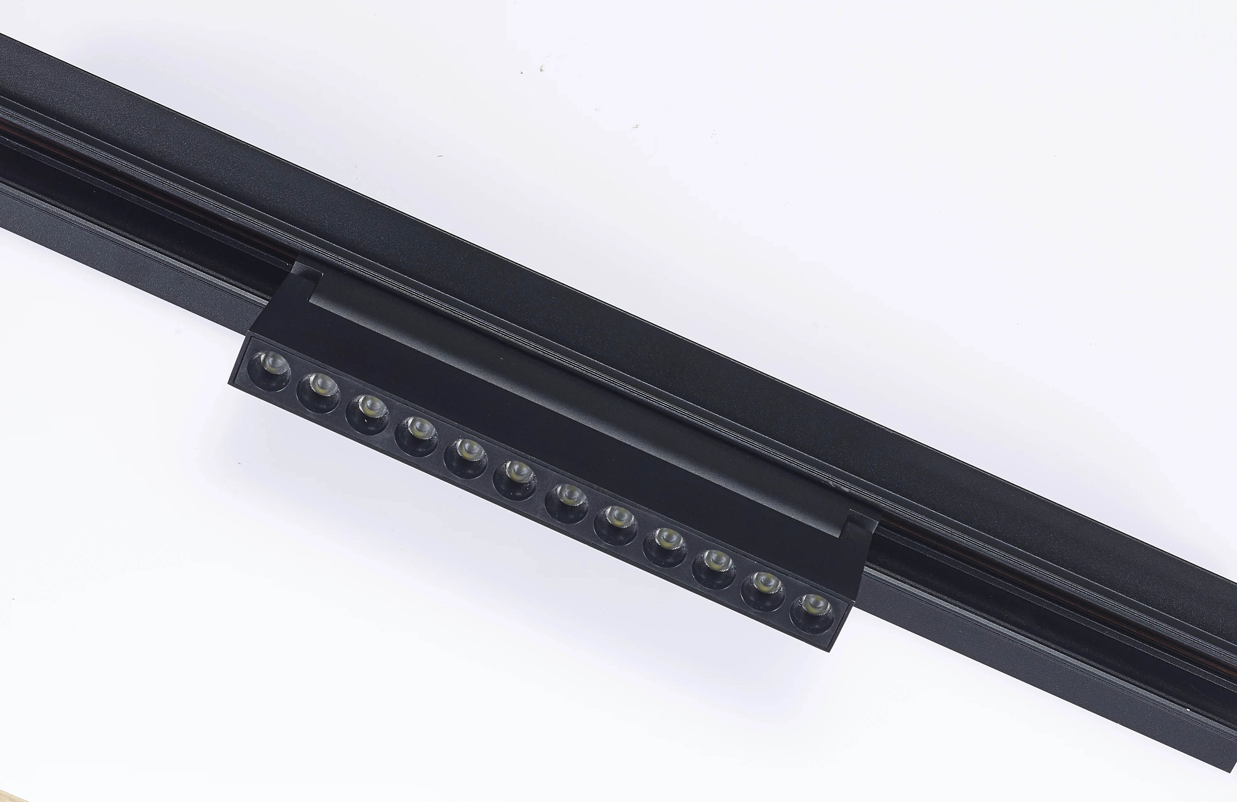 Dayton ETL CE Certified Popular Product CCT3000-6000K Lighting System Adjustable LED 48V Magnetic Track Light