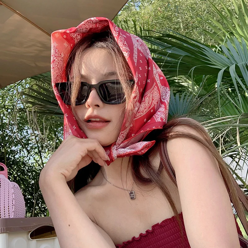 Женский квадратный шарф