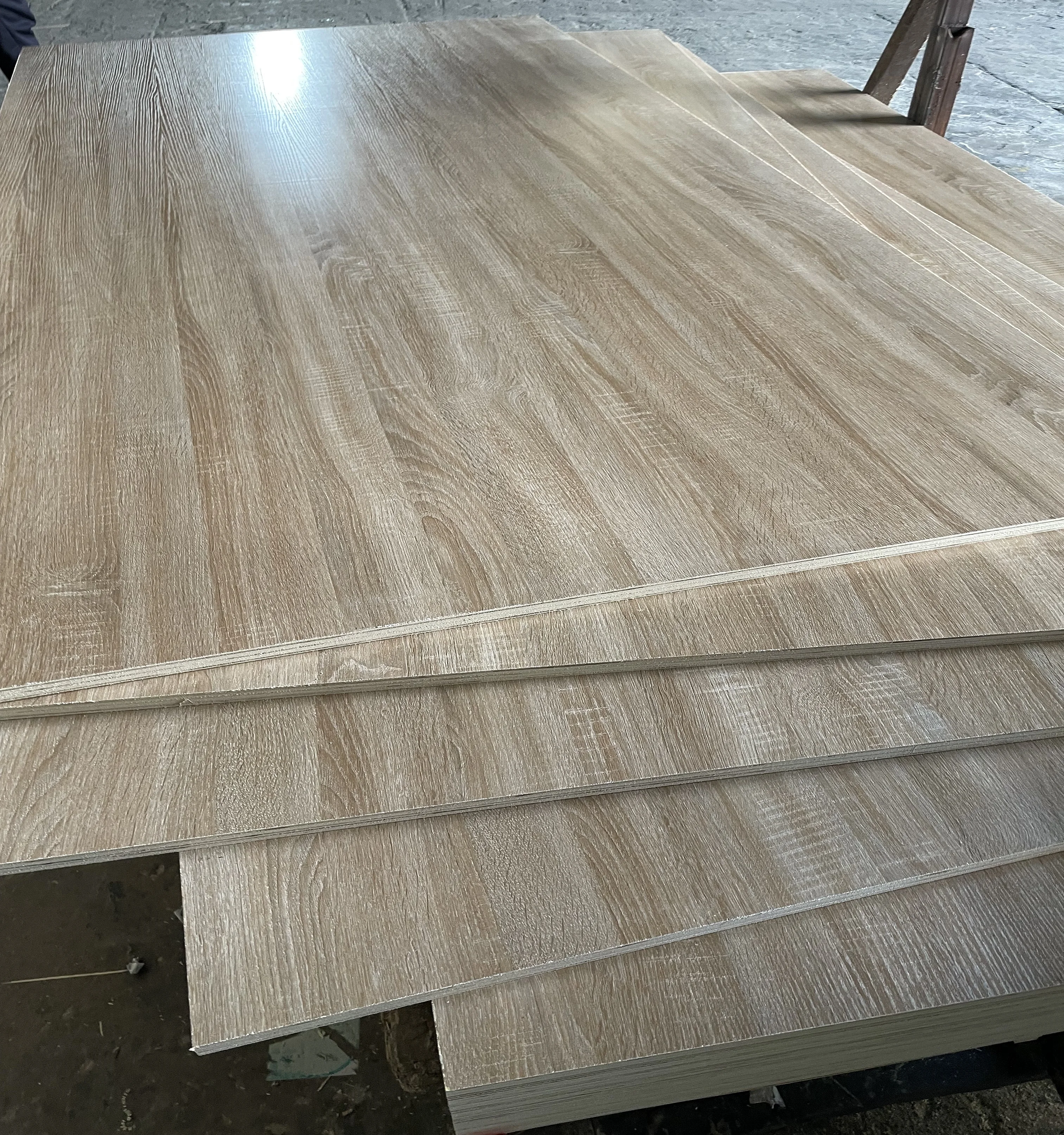 High Quality Plywood 18mm Marine White/wood Grain Melamine Plywood For Kitchen Cabinet Furniture Made In China