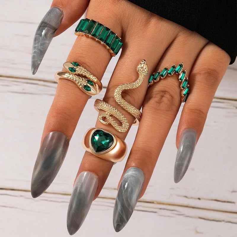 2023 Popular ornaments ring hand ornaments Serpentine love Manual la emerald inlaid with diamond wind five-piece set ring female