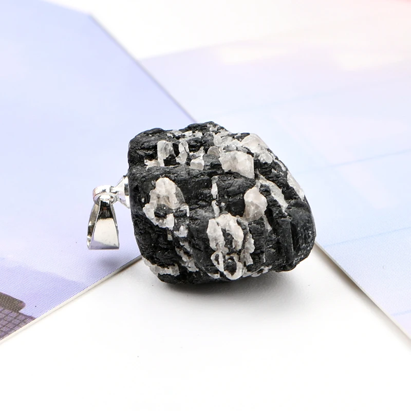 Natural Black Tourmaline Necklace Natural Stone Pendant Irregular Energy Stone Pendant Gemstone Necklace Fashion Jewelry