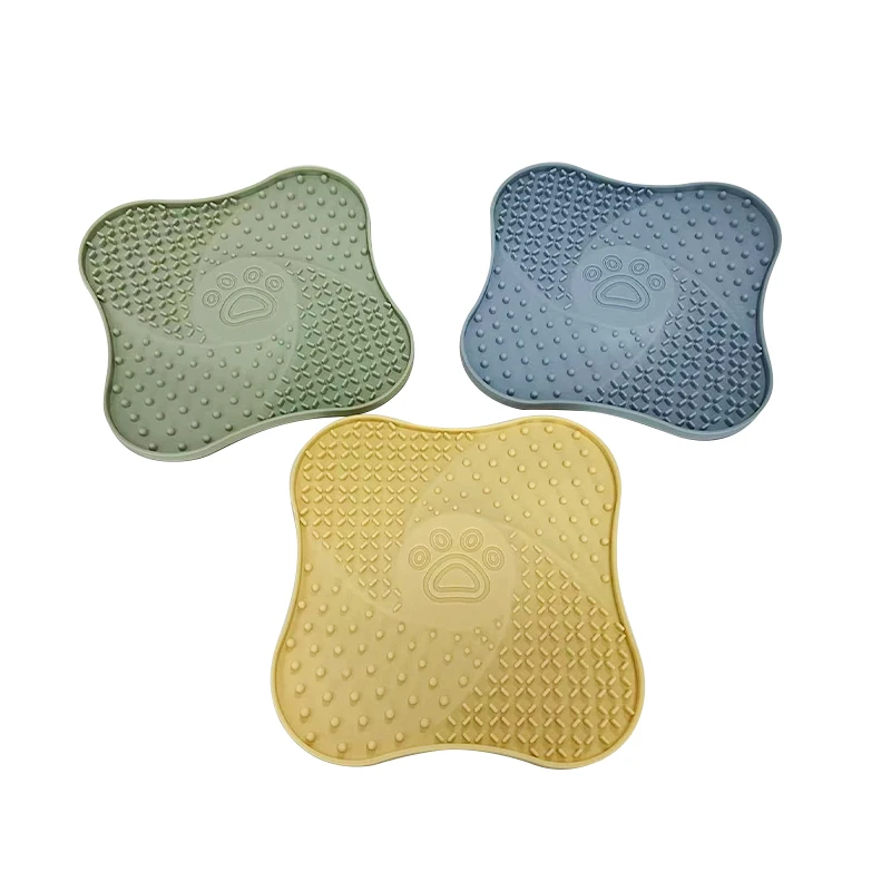 Custom BPA Free  Durable Pet Bathing Grooming and Training Suction Silicone Dog Lick Mat