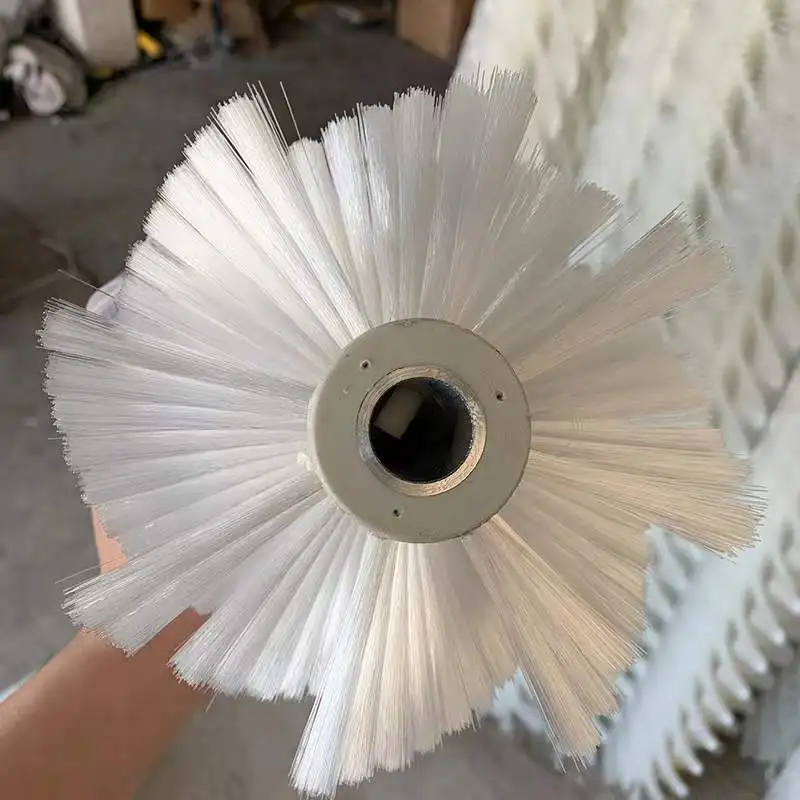 Сменная вращающаяся щетка для очистки солнечной панели роботизированной