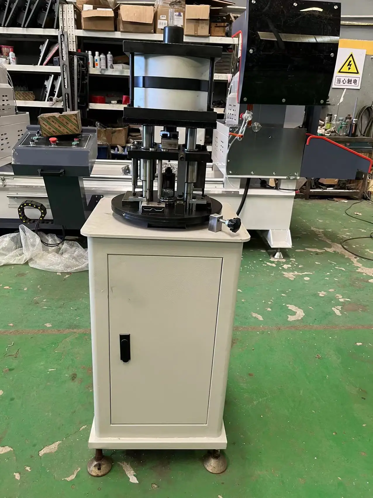 Door and window punching machine Five-station hydraulic press for aluminum doors and Windows