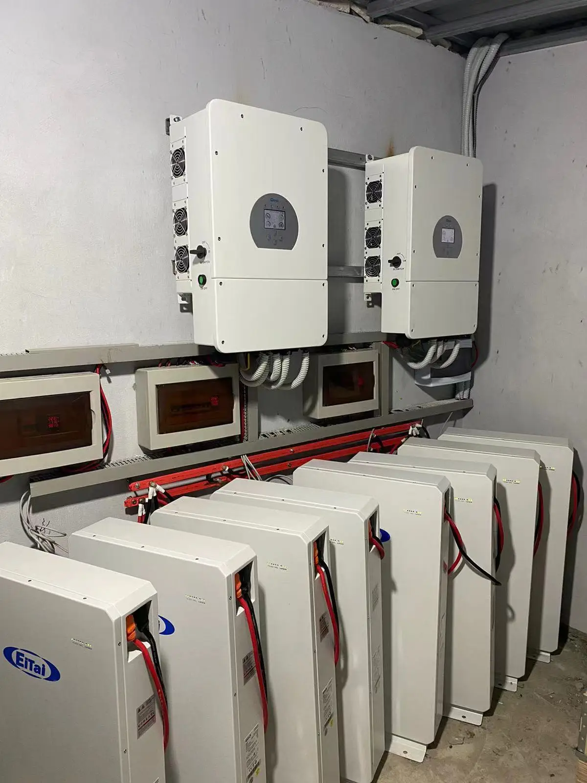 DEYE Hybrid Inverter 30kw 40kw 50kw 3 Phase 14kW 15kW 16kW 18KW 20kW Three Phase SUN-30K-SG01HP3-EU-BM3