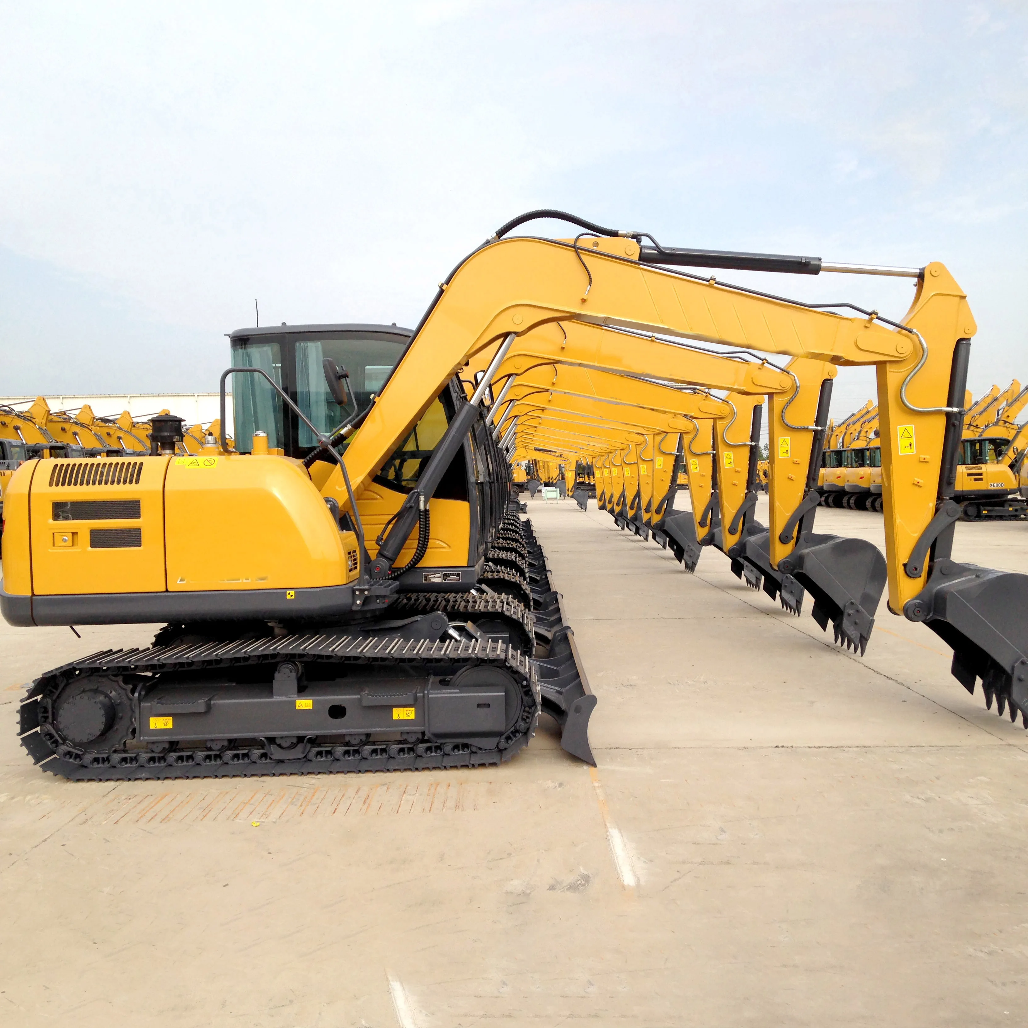 Chinese Top Brand 100% New 7.5Ton Crawler Excavator XE75D for Sale with Powerful Engine