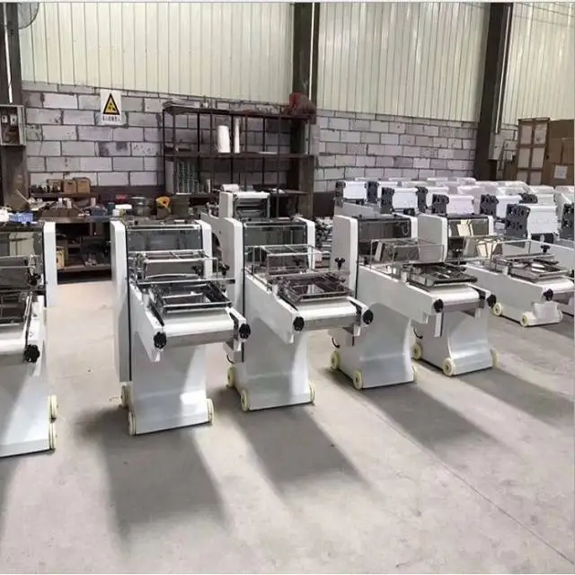 Commerical Automatic Stainless Steel Pastry Dough Sheeter / Fondant Pizza Machine For