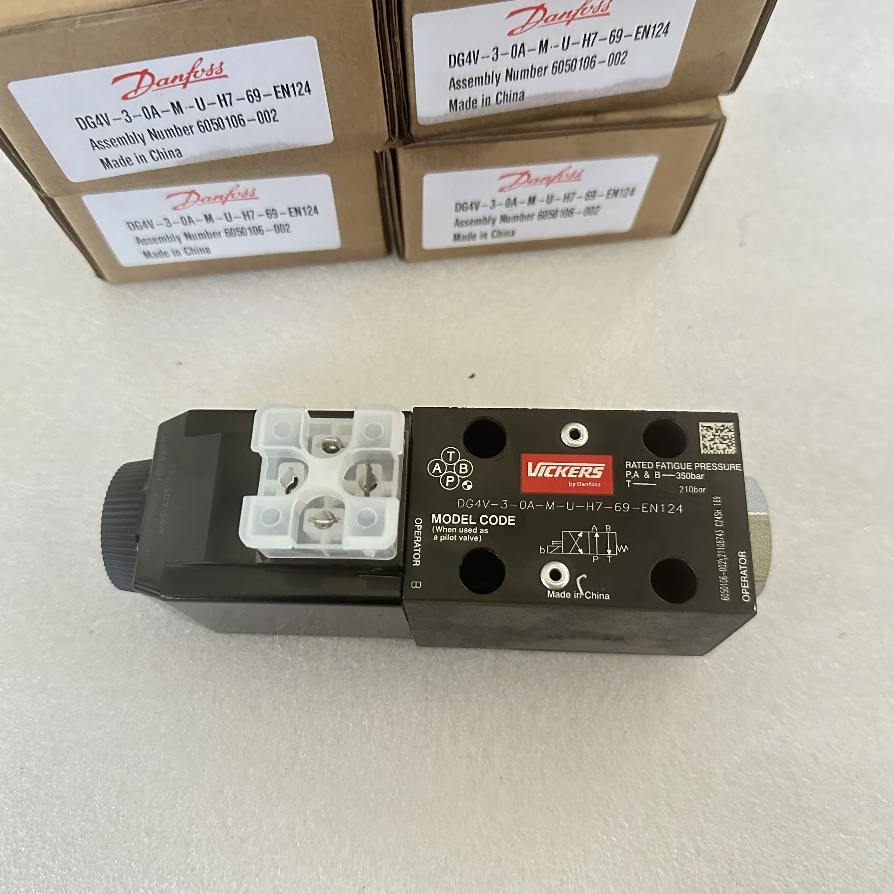 DG4V-3-0A-M-U-H7-69-EN124 клапан управления электромагнитным направленным клапаном Danfoss для машины литья под давлением