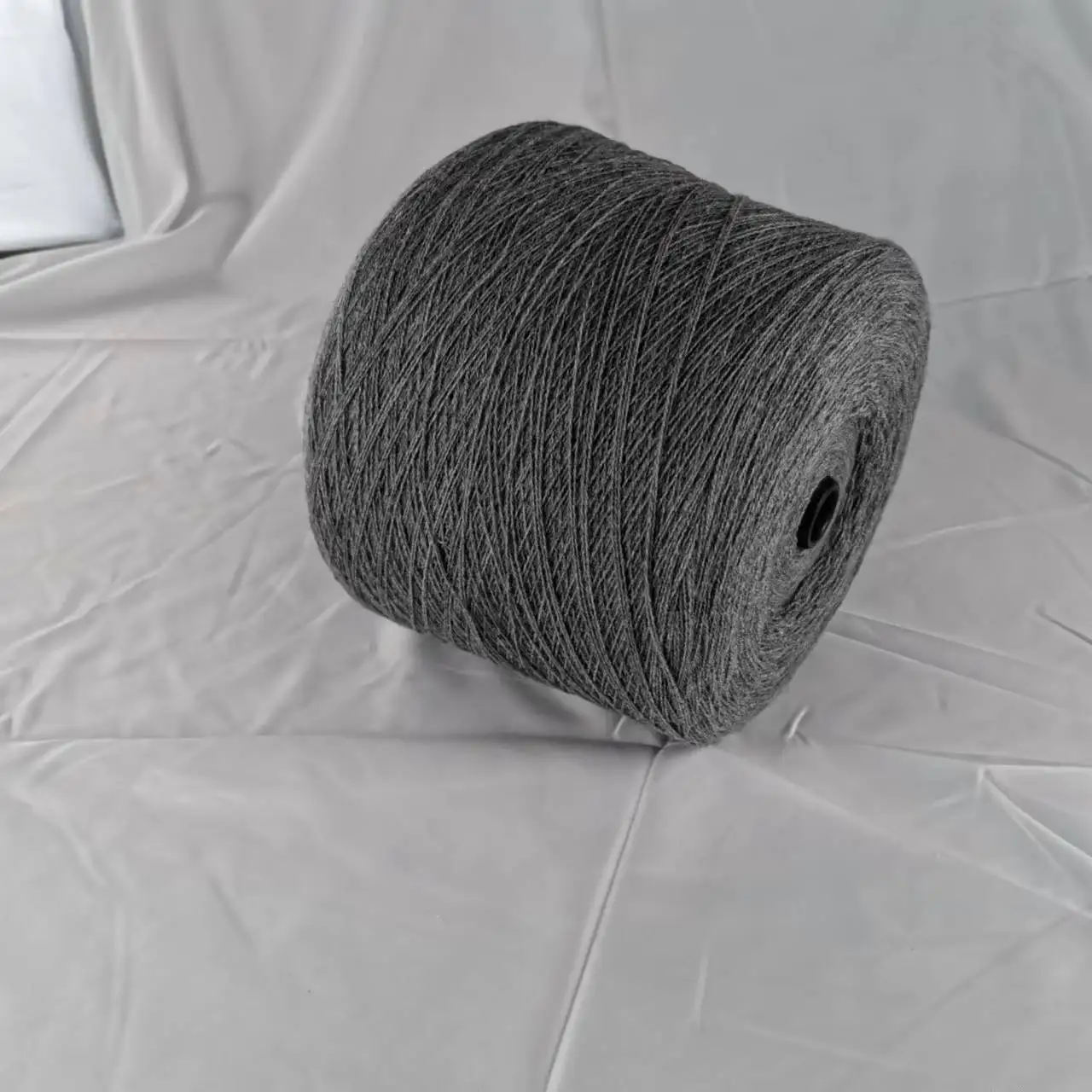 Wholesale Yarn 100 Bulk Acrylic Fiber Color Spinning Flower Grey Expanded 28NM/2 Acrylic Thread