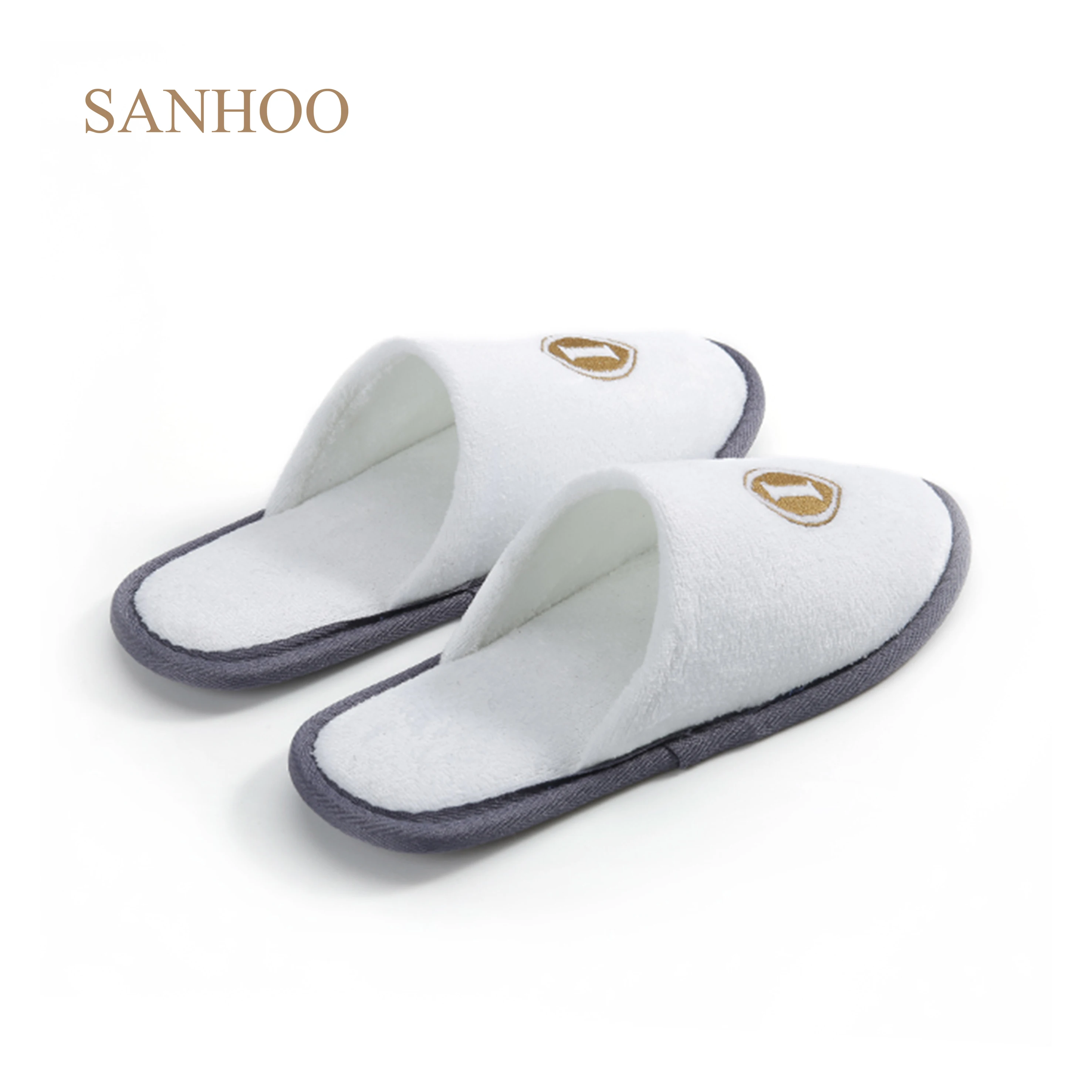 SANHOO Luxury Fluffy Slippers Embroidery Logo Hotel Supplies Slippers Designer EVA Sole Sheet Hotel Slippers
